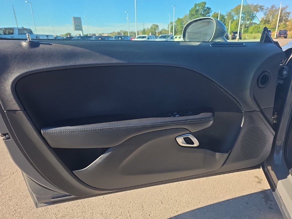 Used 2018 Dodge Challenger SXT RWD image 11