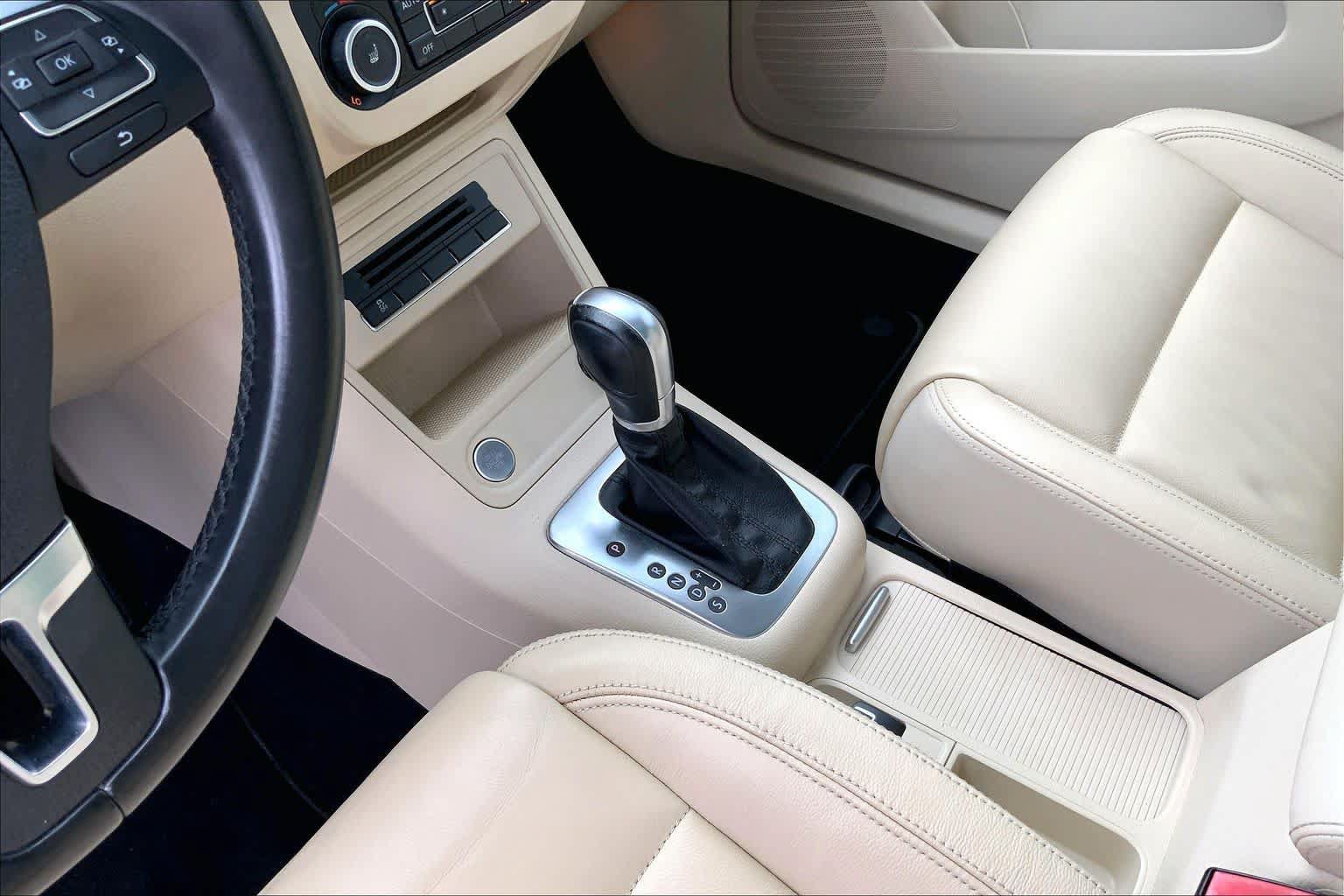 Used 2012 Volkswagen Tiguan SEL FWD image 16