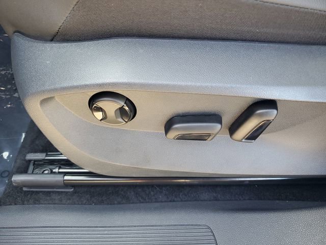 Certified 2024 Volkswagen Tiguan SE image 19