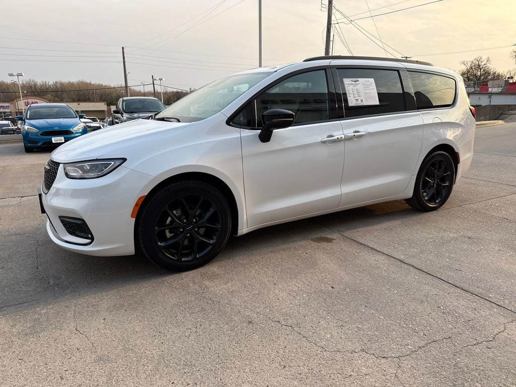 Used 2025 Chrysler Pacifica Limited
