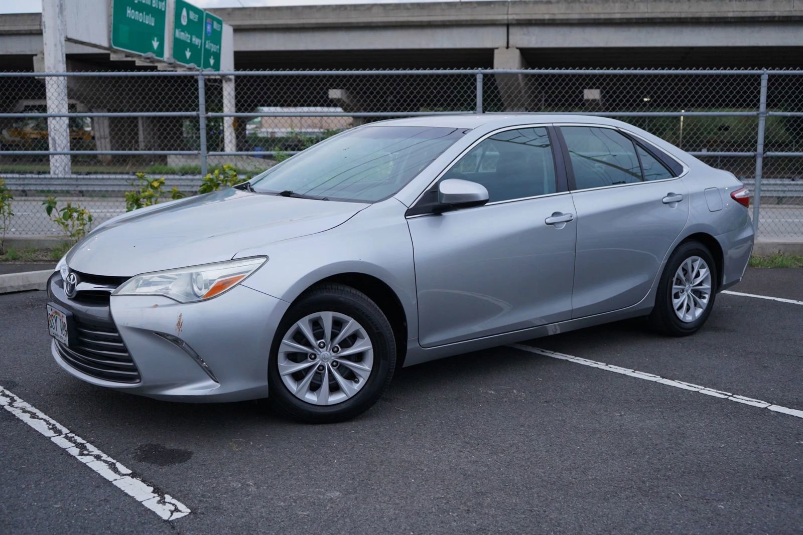 Used 2016 Toyota Camry LE image 3