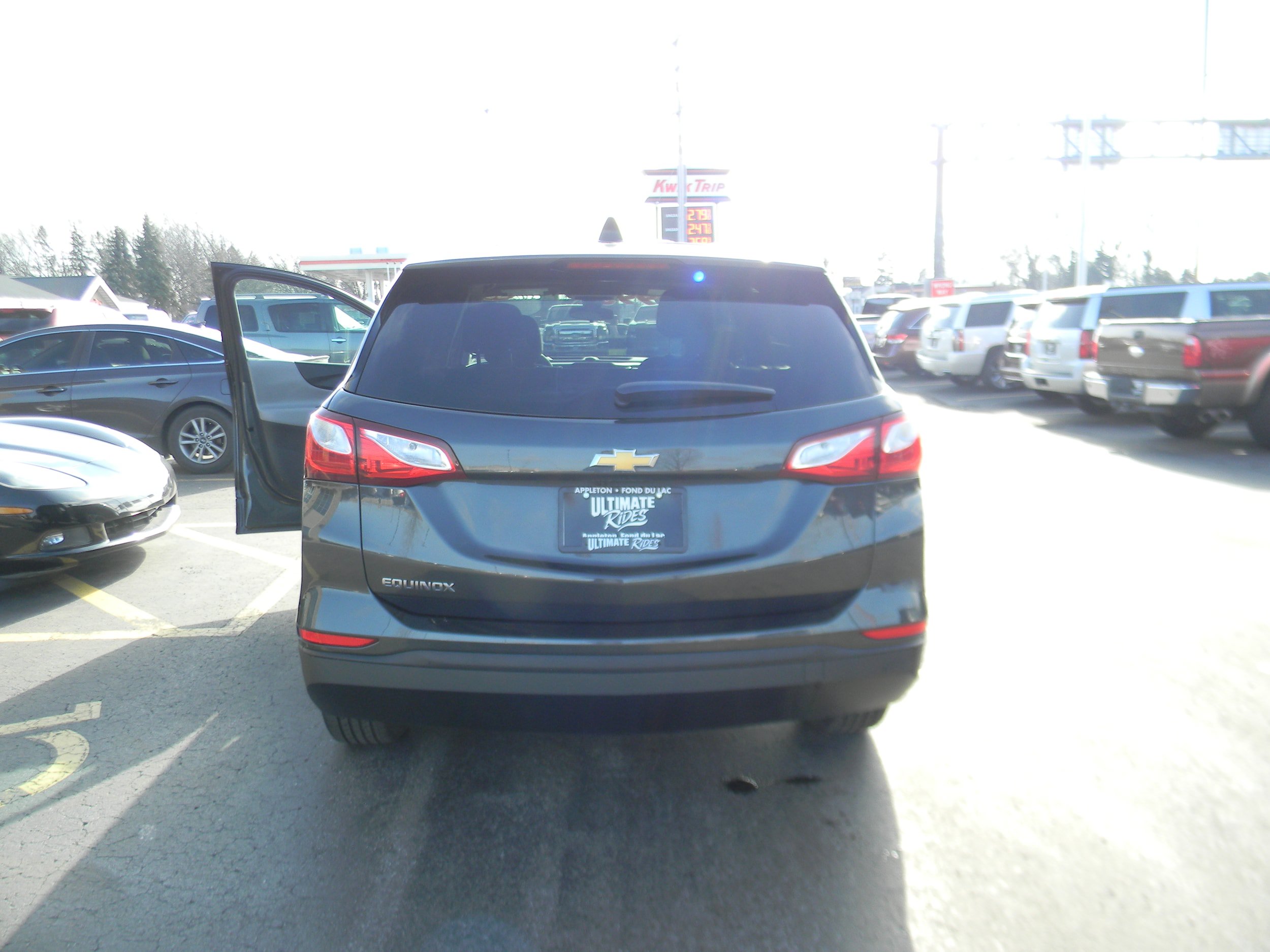 Used 2020 Chevrolet Equinox LS w/ LS Convenience Package FWD image 12