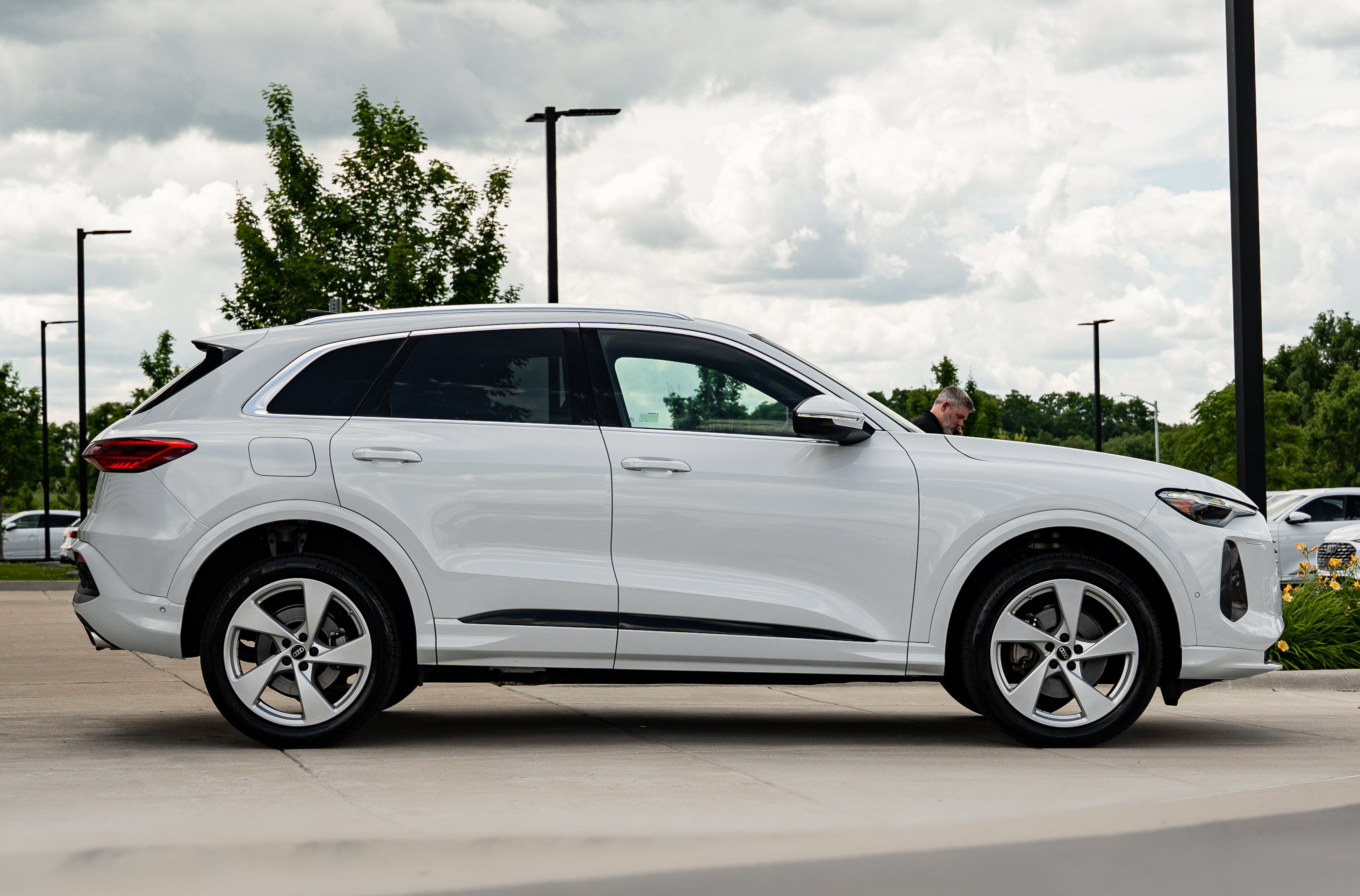 Certified 2025 Audi Q5 Premium w/ Premium Plus AWD/4WD image 3