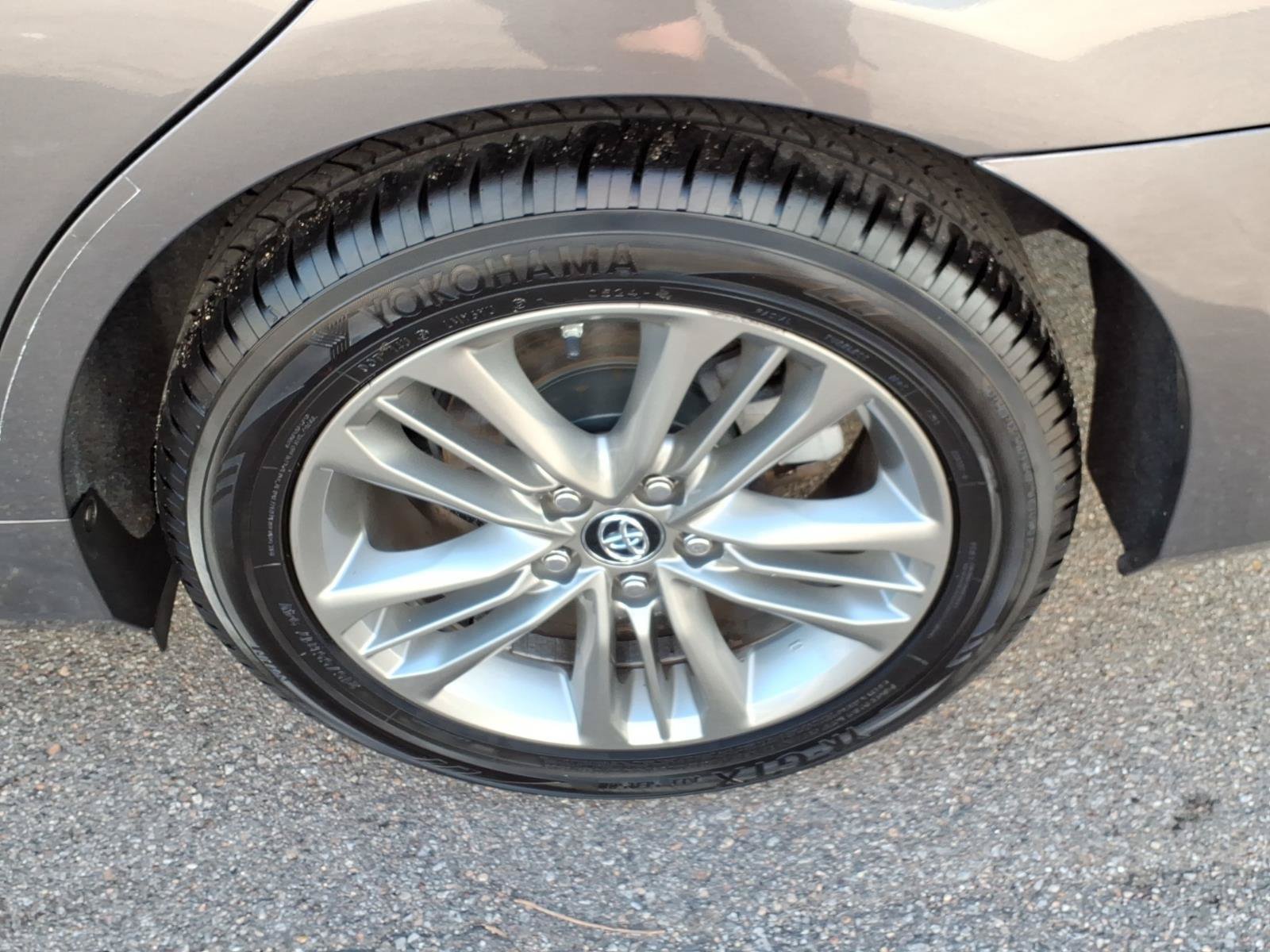 Used 2016 Toyota Camry SE FWD image 11