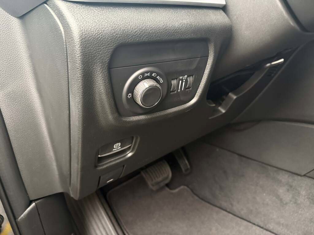 New 2025 Jeep Grand Cherokee L Laredo image 27