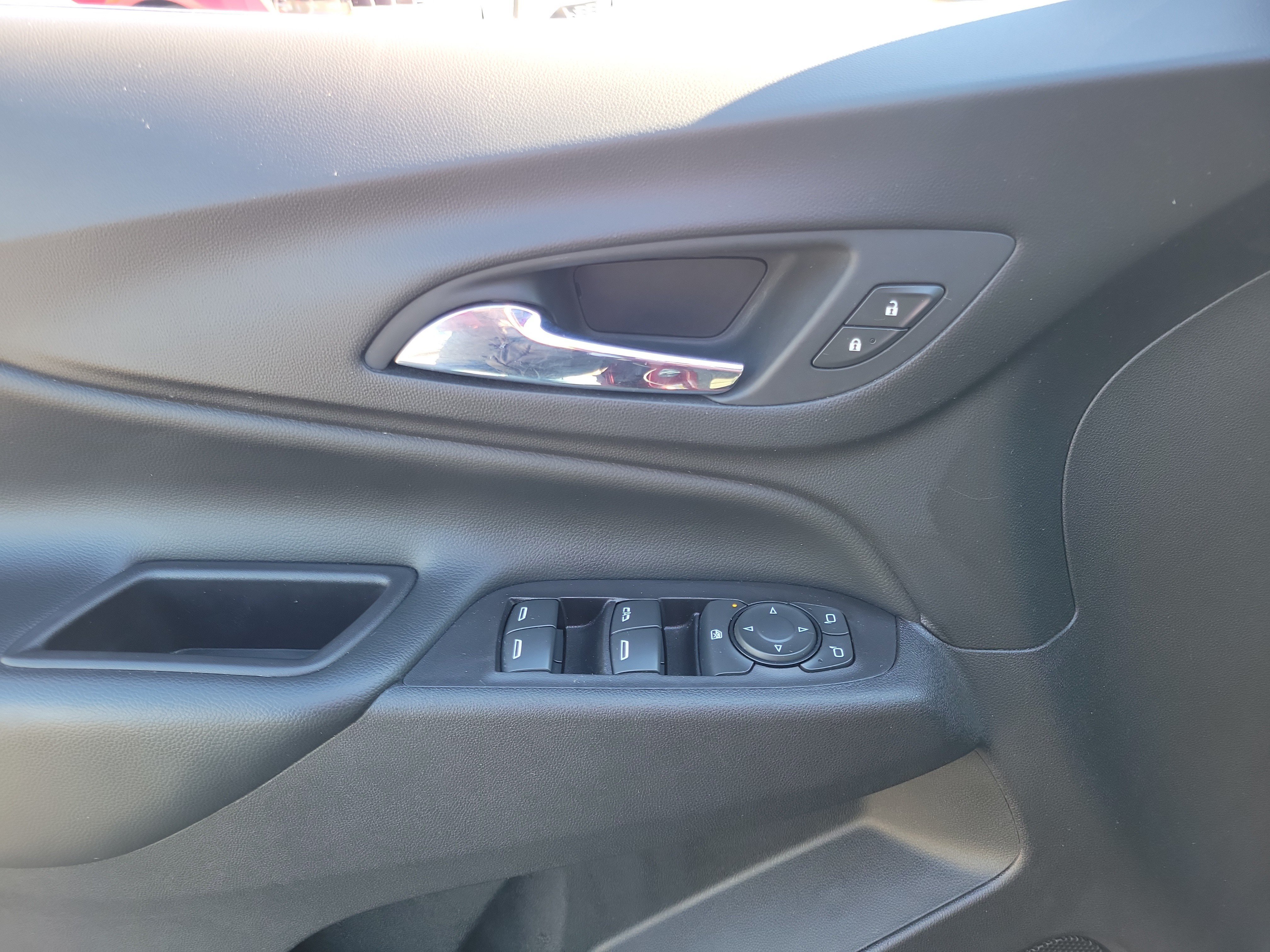Used 2020 Chevrolet Equinox LT FWD image 17