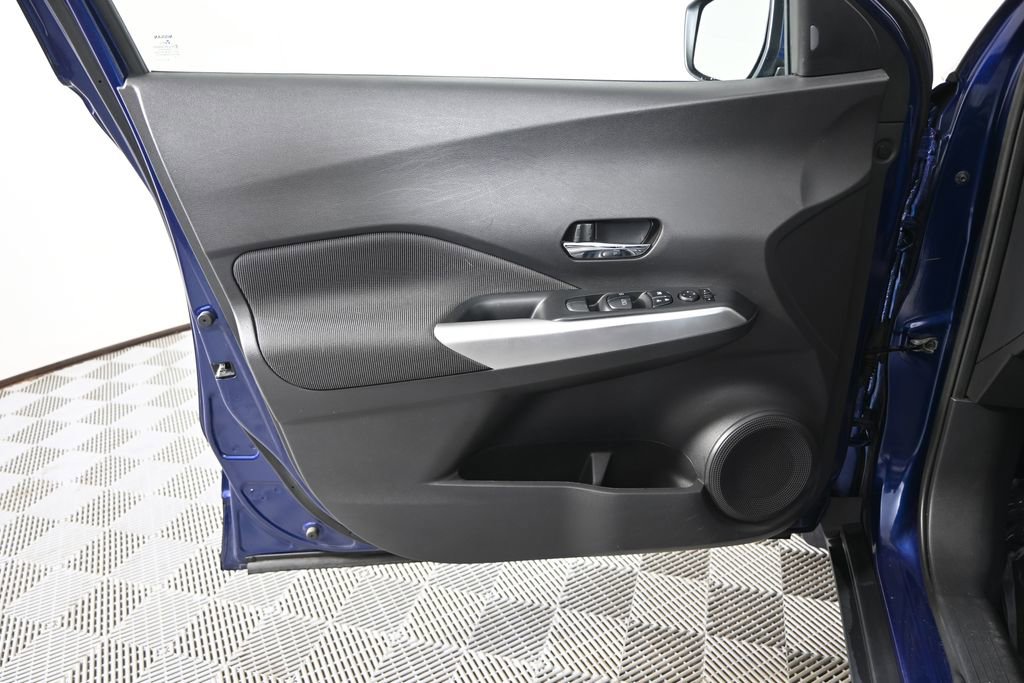 Used 2018 Nissan Kicks SV FWD image 18