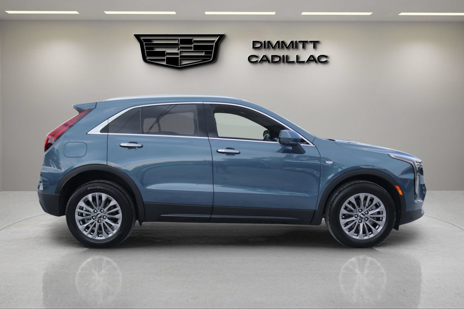 Certified 2025 Cadillac XT4 Premium Luxury FWD image 4
