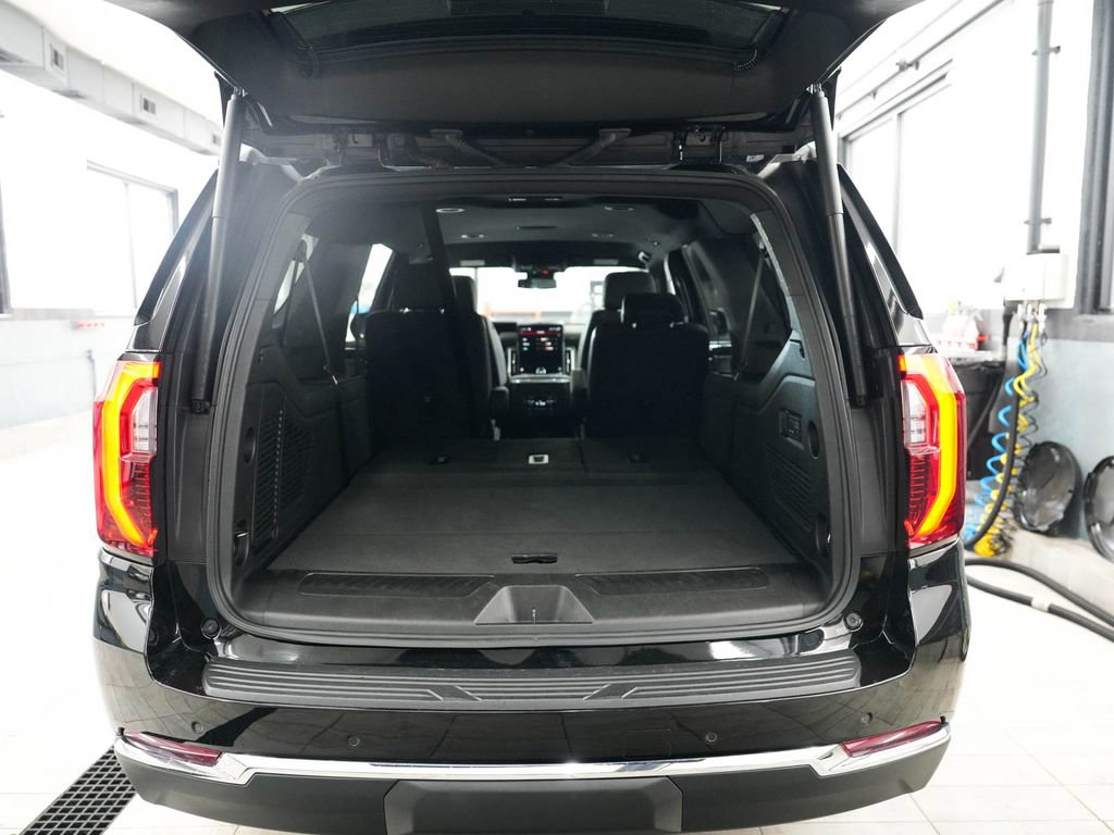 Used 2025 GMC Yukon XL Elevation w/ LPO, Elevation Black Package AWD/4WD image 43