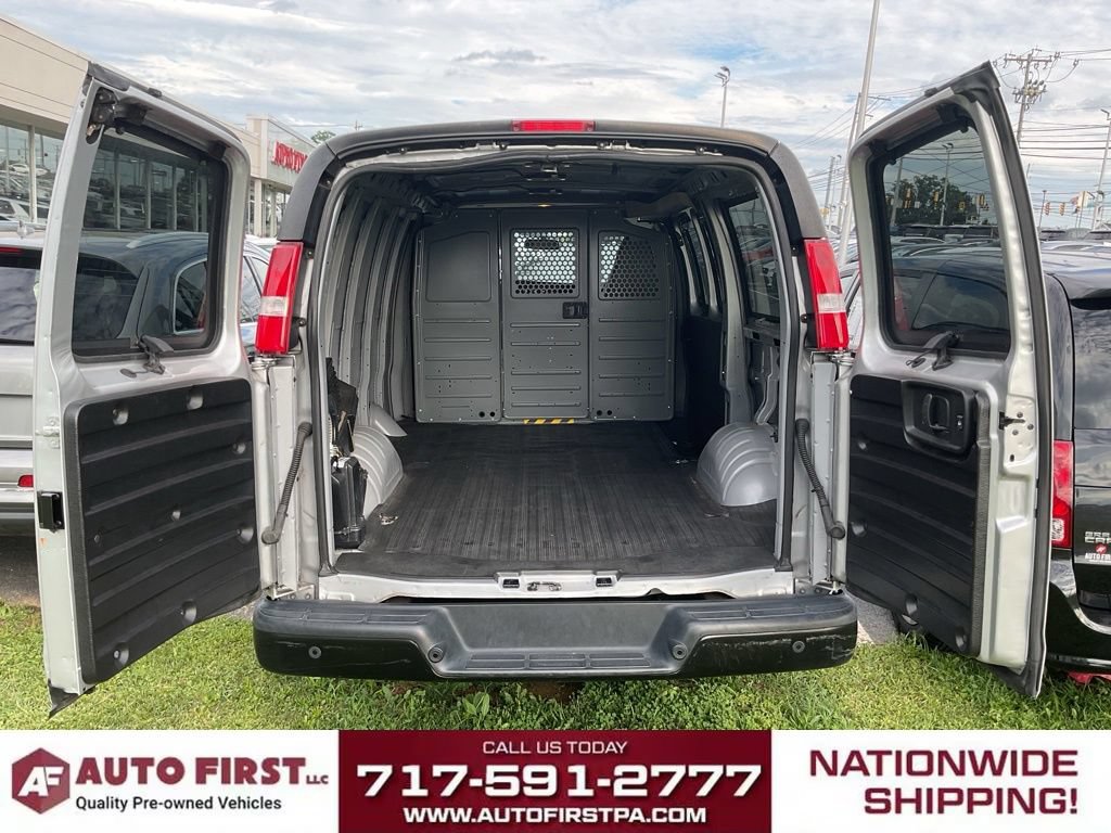 Used 2018 Chevrolet Express 2500 w/ Driver Convenience Package RWD image 12