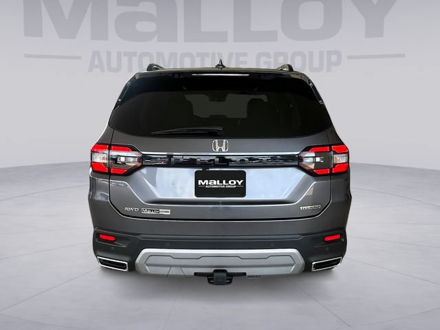 Used 2025 Honda Pilot Touring image 4