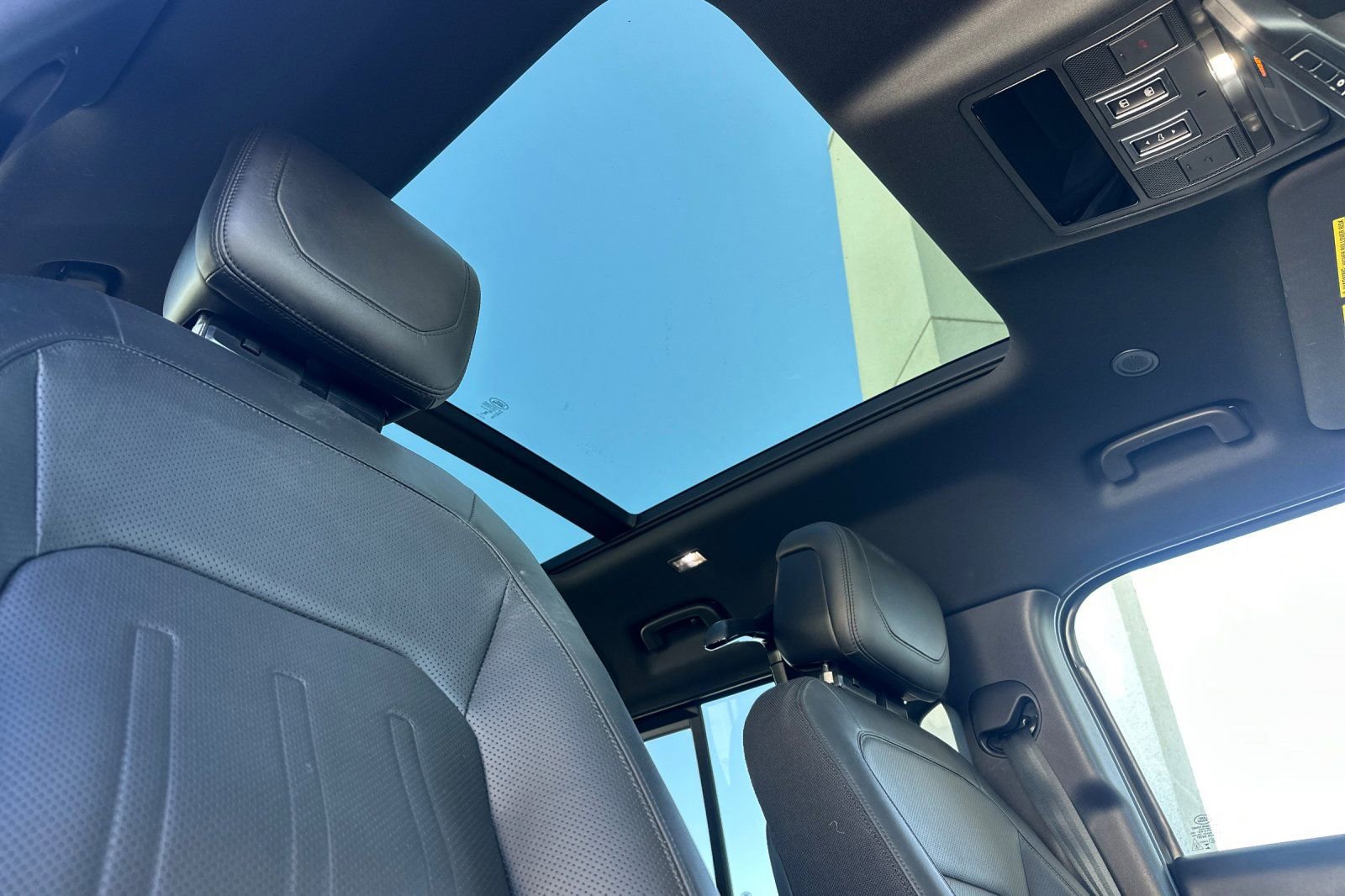 Used 2024 Land Rover Defender 110 X image 19