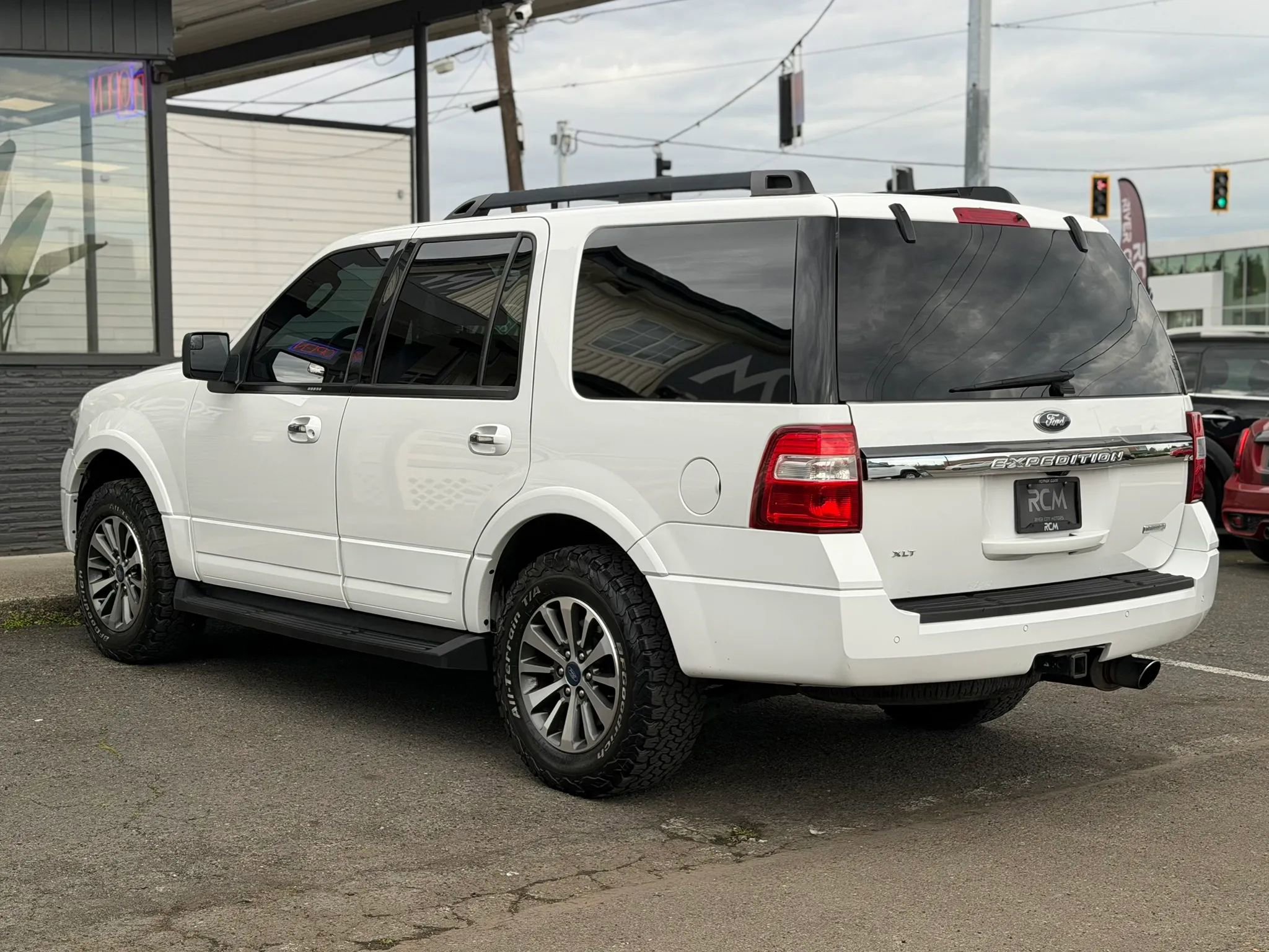Used 2015 Ford Expedition XLT image 7