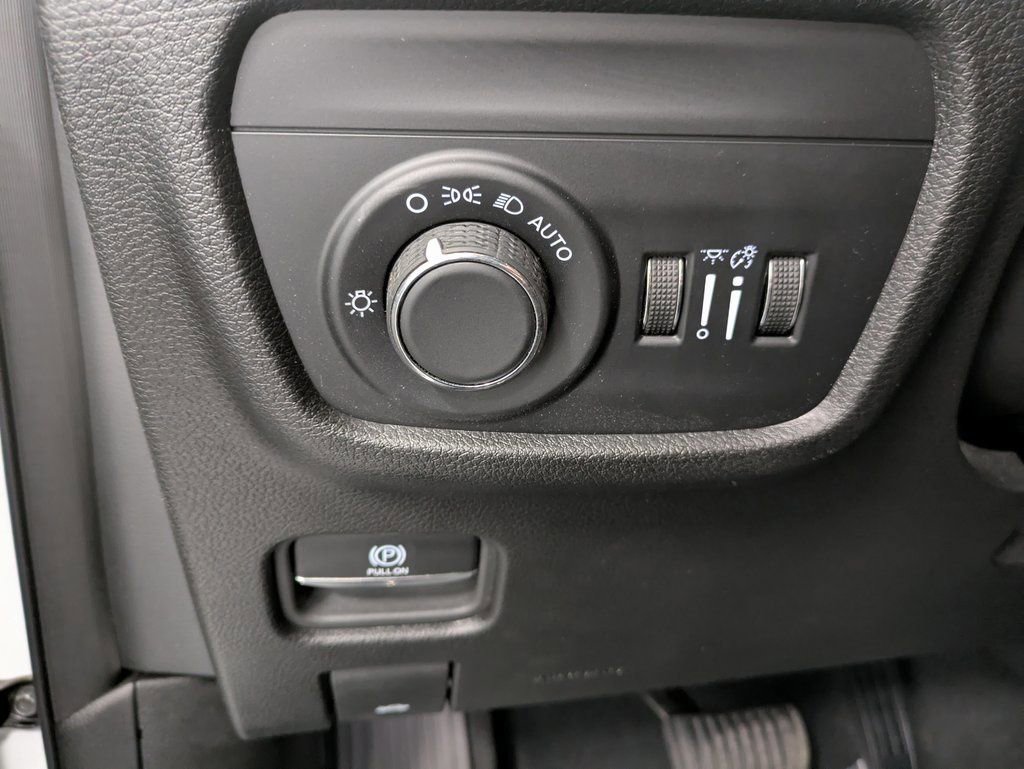 Used 2024 Jeep Grand Cherokee Altitude image 21
