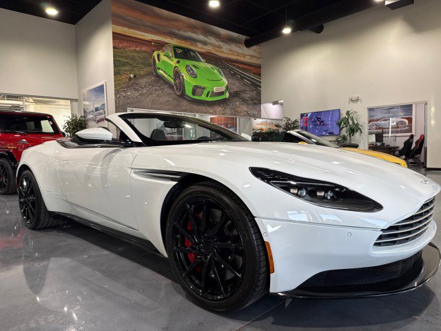 Used 2019 Aston Martin DB11 Volante image 22