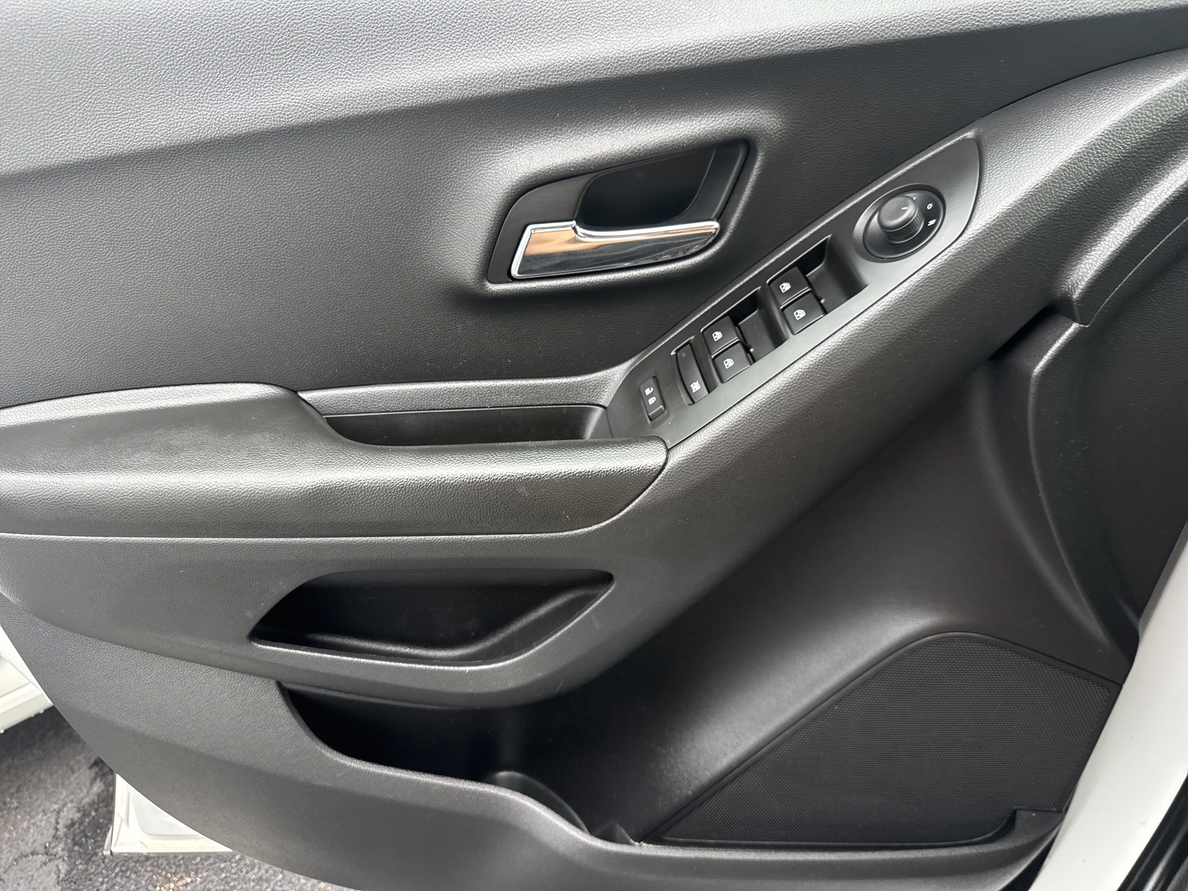 Used 2022 Chevrolet Trax LT FWD image 21