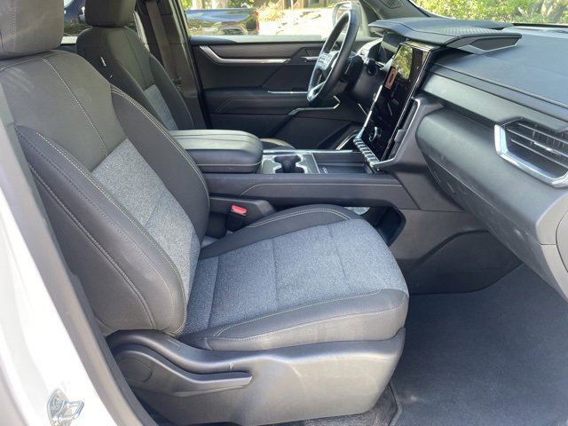 Used 2025 GMC Acadia Elevation image 31