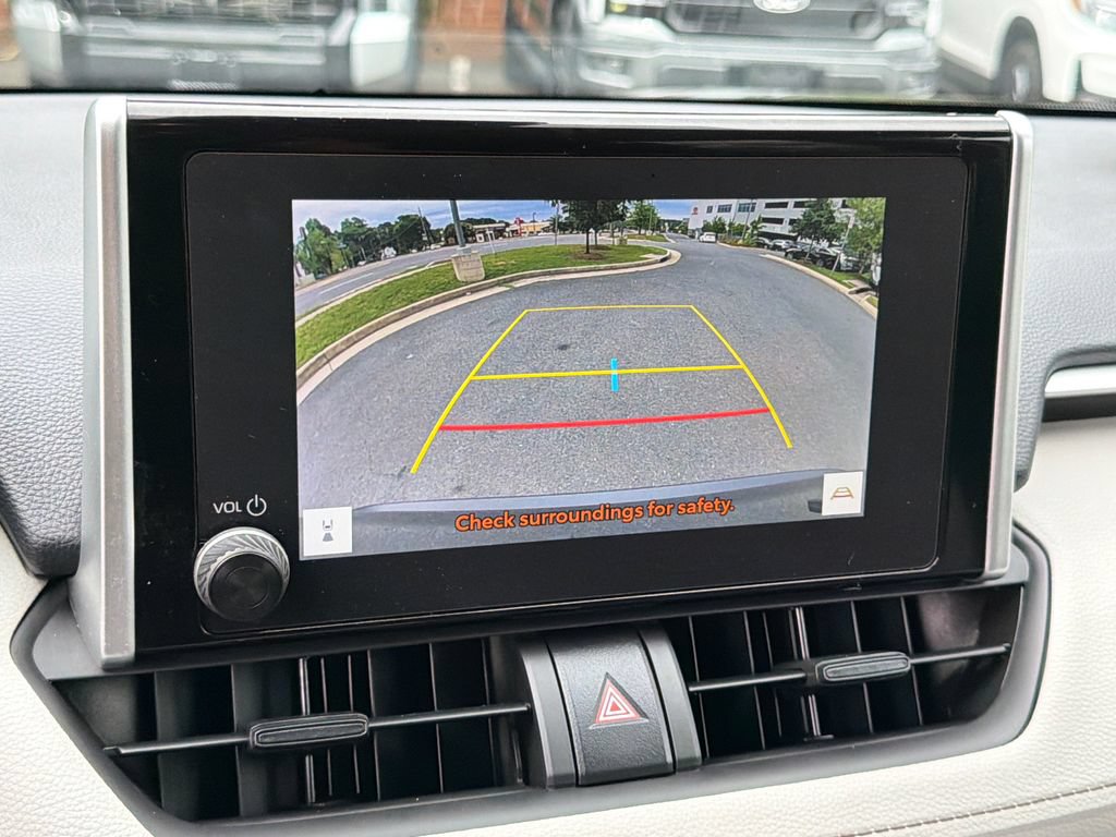 Used 2025 Toyota RAV4 XLE AWD/4WD image 25