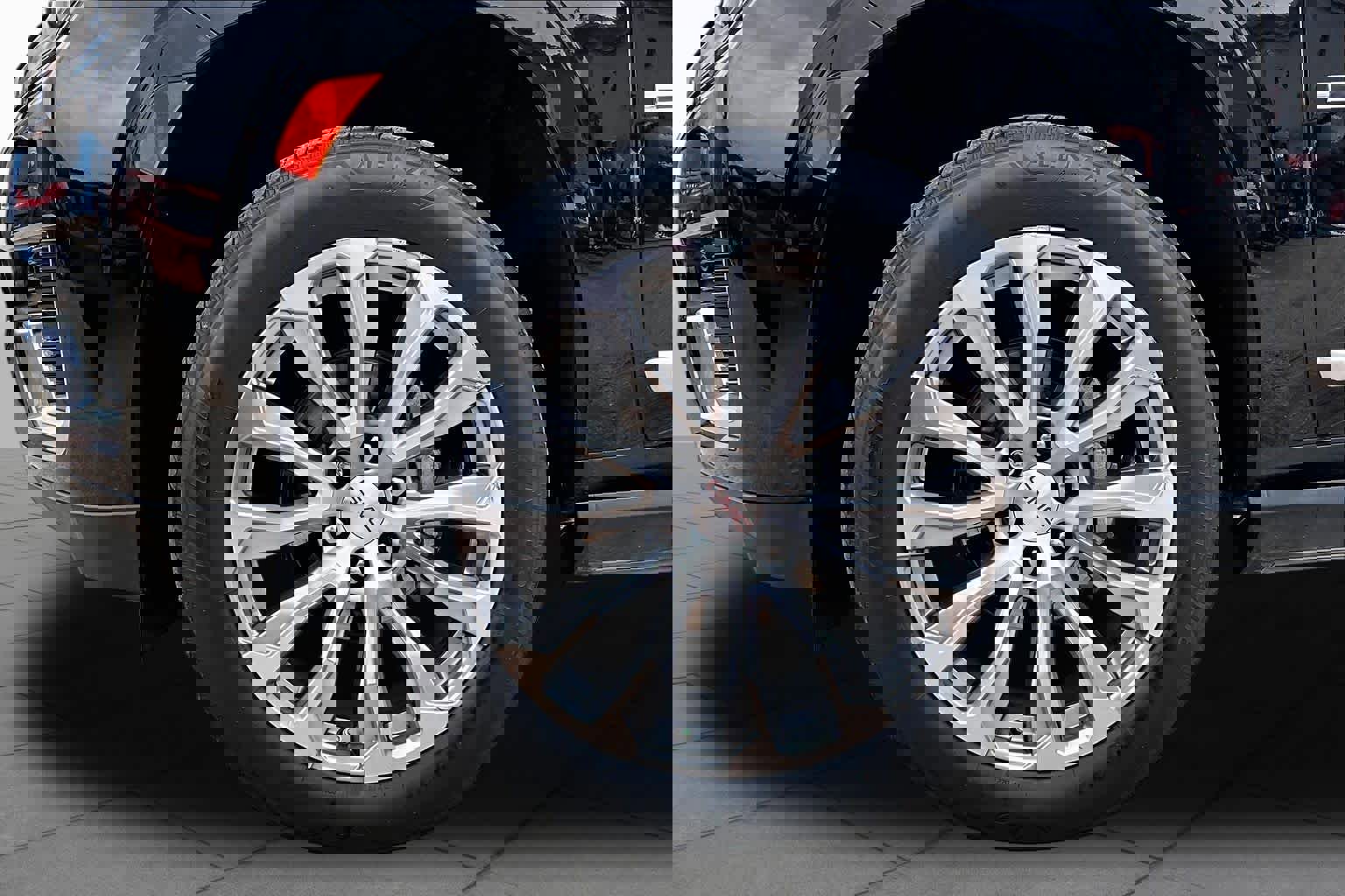 Used 2021 GMC Yukon Denali w/ Denali Premium Package image 10