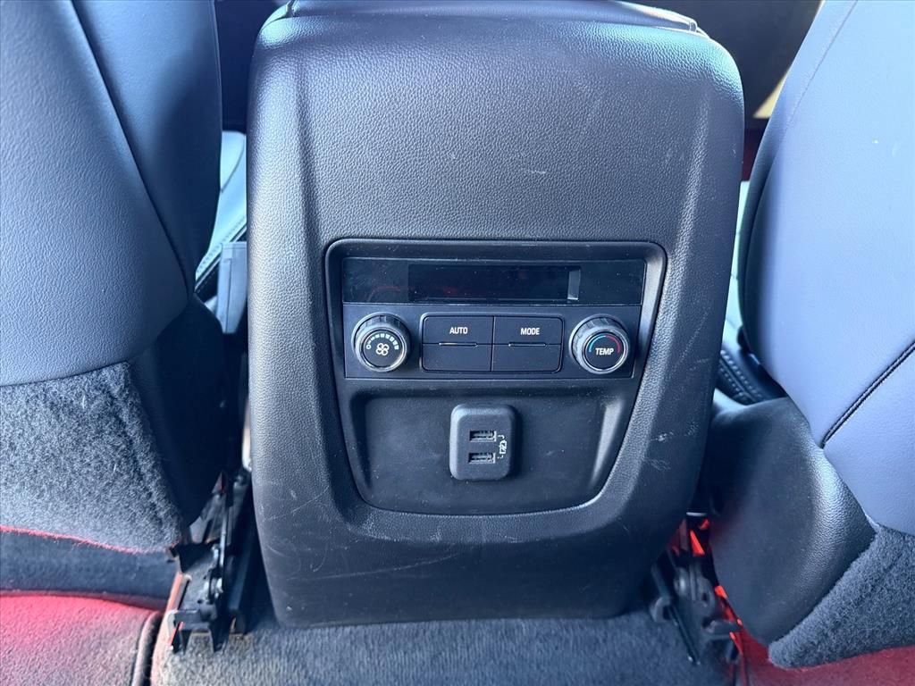 Used 2023 Buick Enclave Essence image 13