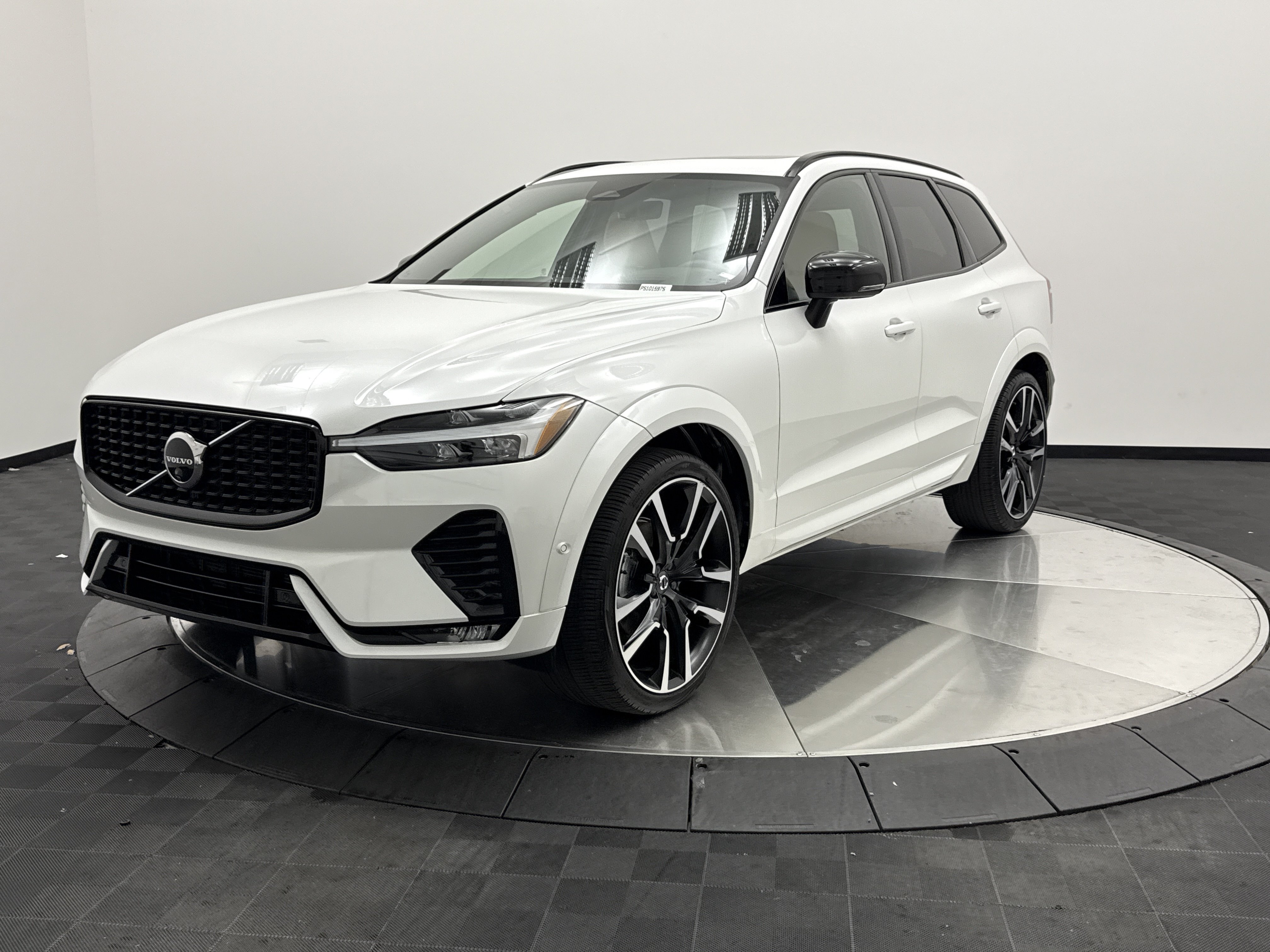 Certified 2025 Volvo XC60 B5 Ultra w/ Protection Package Premier AWD/4WD image 4