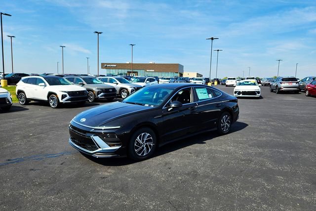 New 2026 Hyundai Sonata Blue FWD image 3