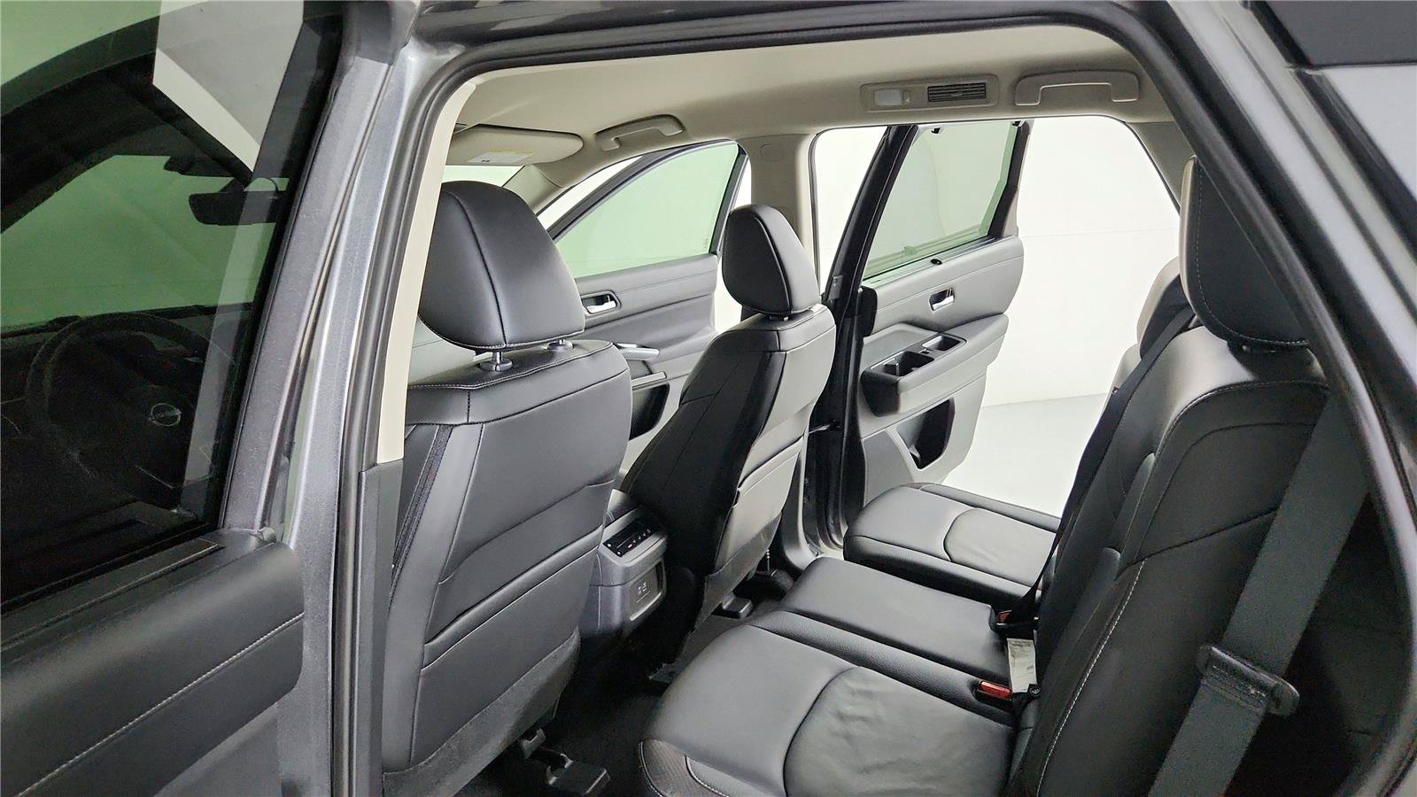 Used 2025 Nissan Pathfinder SL FWD image 23