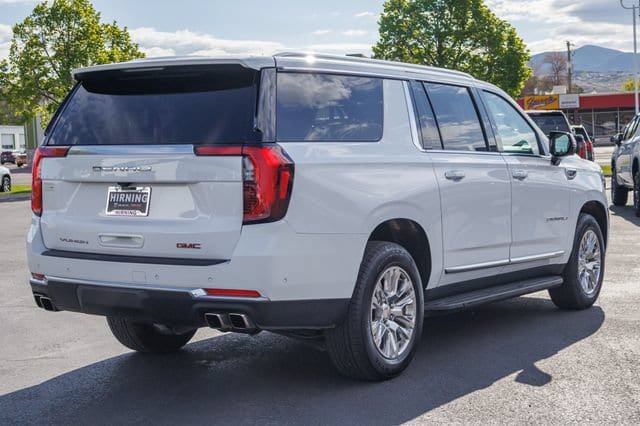 Used 2025 GMC Yukon XL Denali AWD/4WD image 32