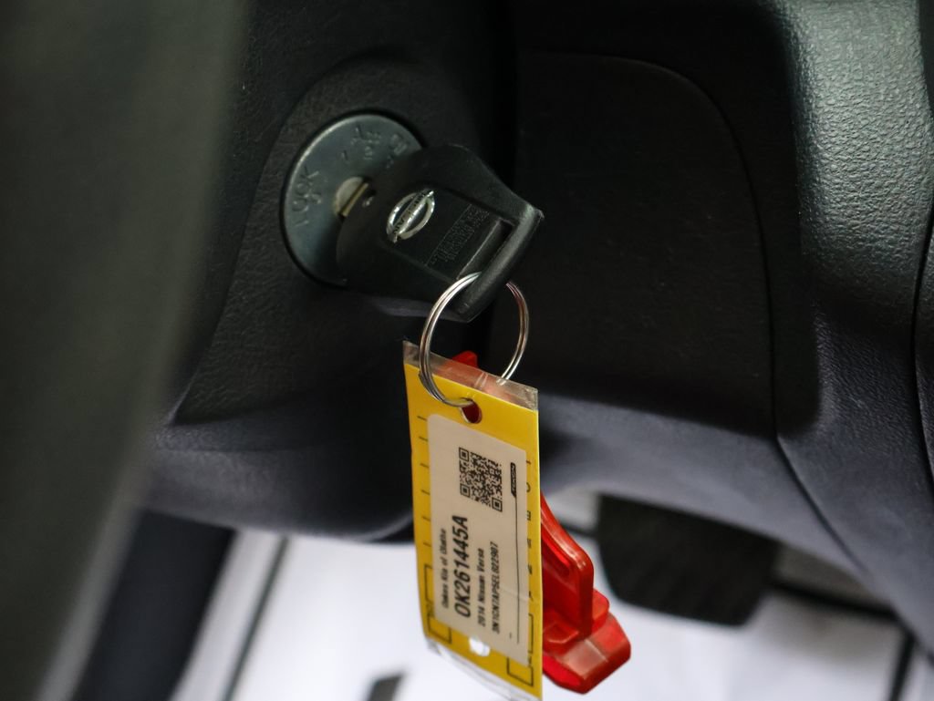 Used 2014 Nissan Versa SV w/ Convenience Package FWD image 27