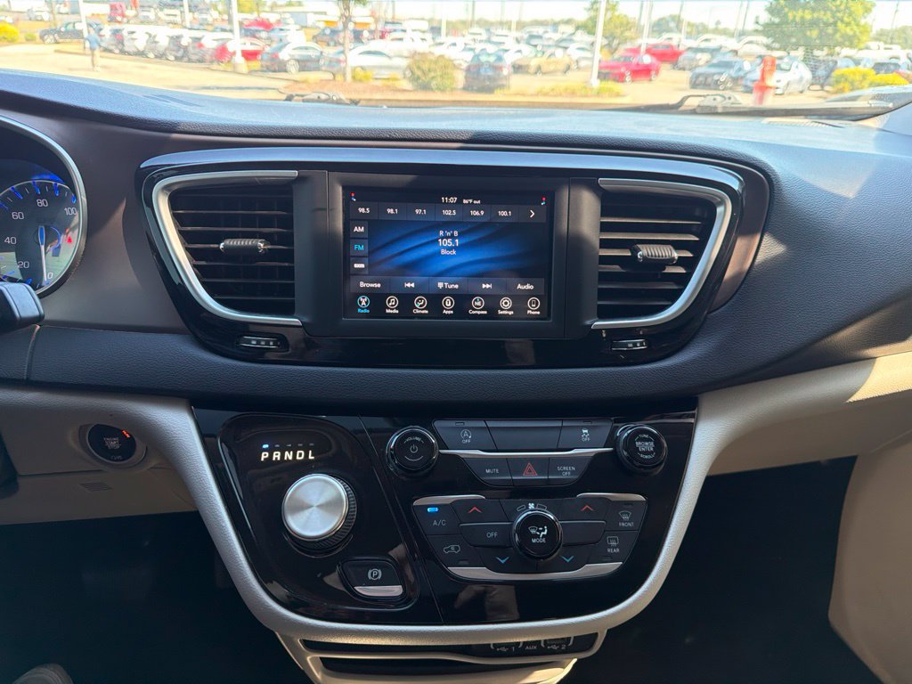 Used 2021 Chrysler Voyager Lxi FWD image 21