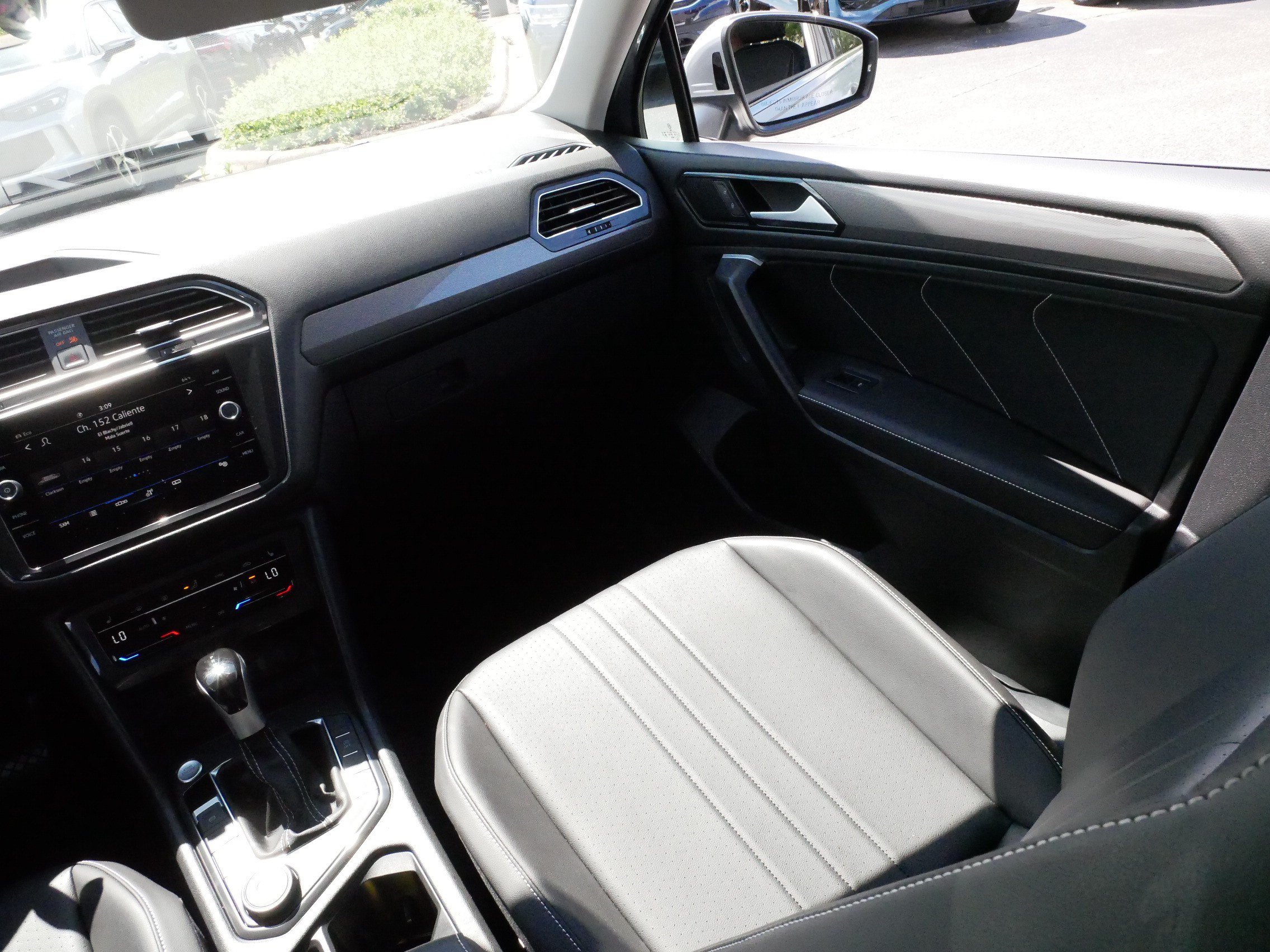 Certified 2024 Volkswagen Tiguan SE AWD/4WD image 11