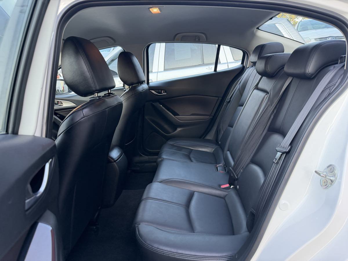 Used 2017 MAZDA MAZDA3 Touring FWD image 11