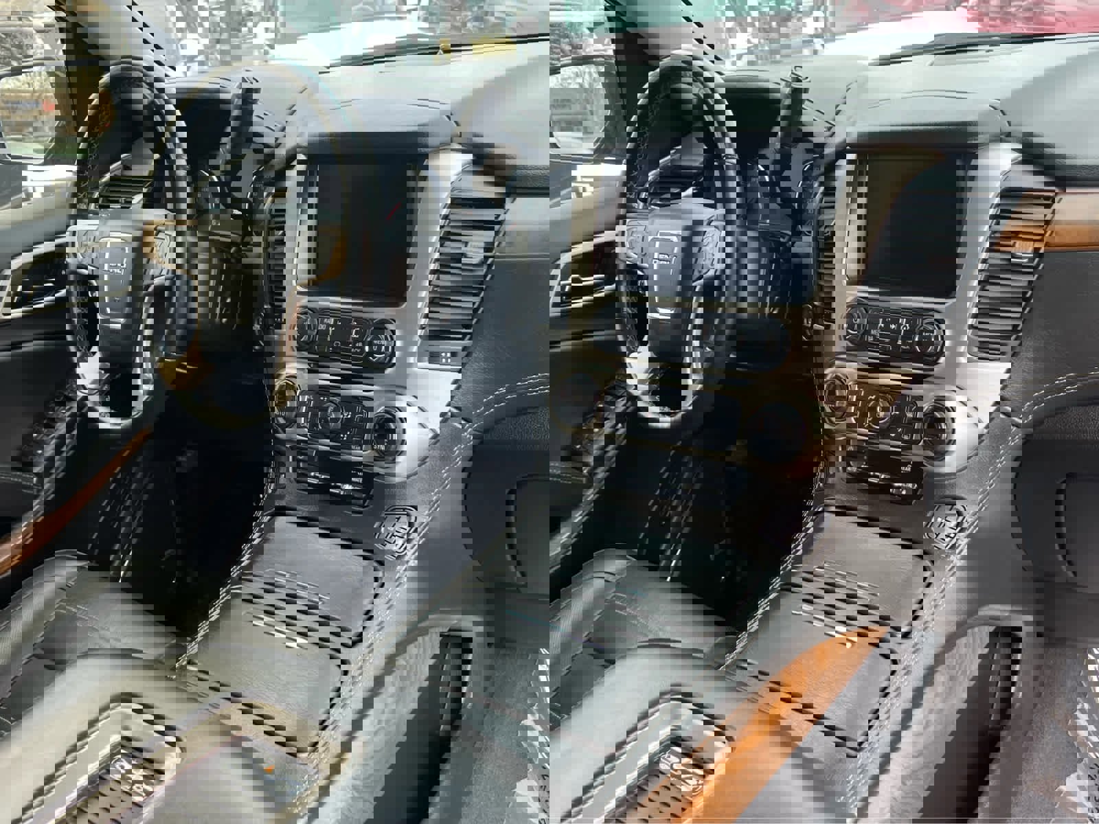 Used 2019 GMC Yukon Denali w/ Denali Ultimate Package image 20