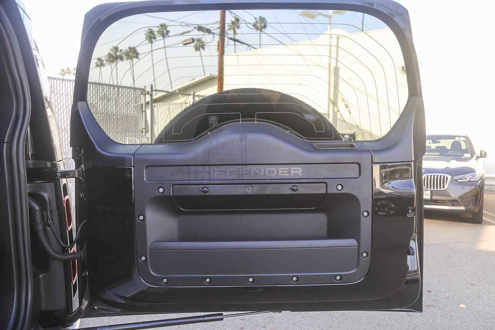 Used 2024 Land Rover Defender 110 SE image 24