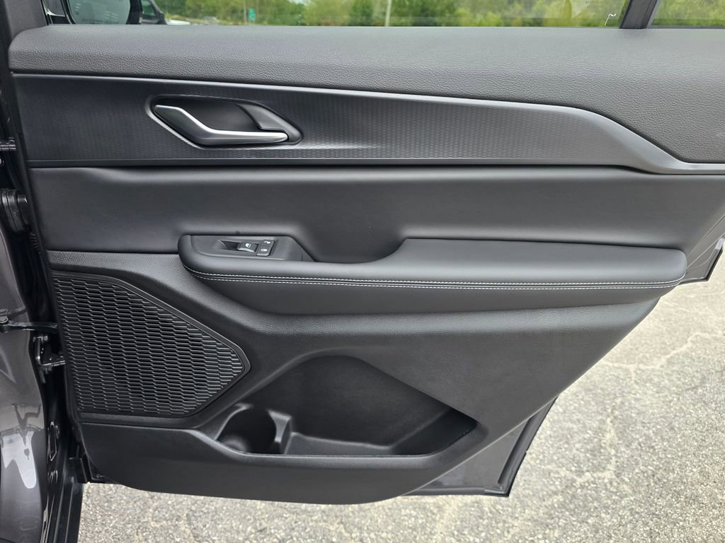 New 2025 Jeep Grand Cherokee L Altitude image 39