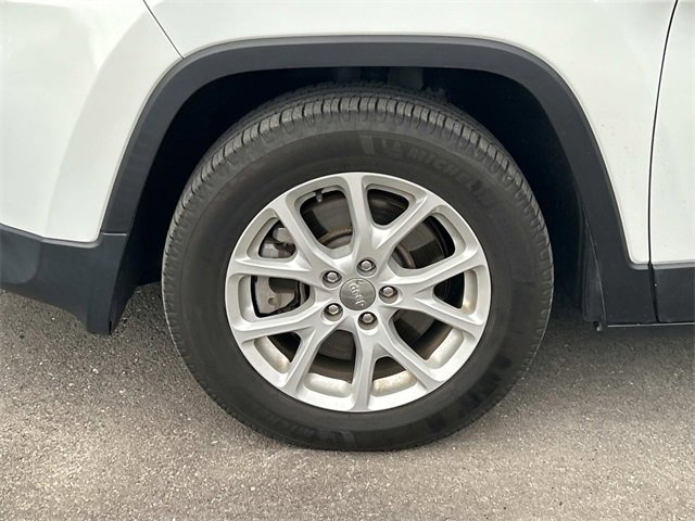 Used 2017 Jeep Cherokee Sport image 10