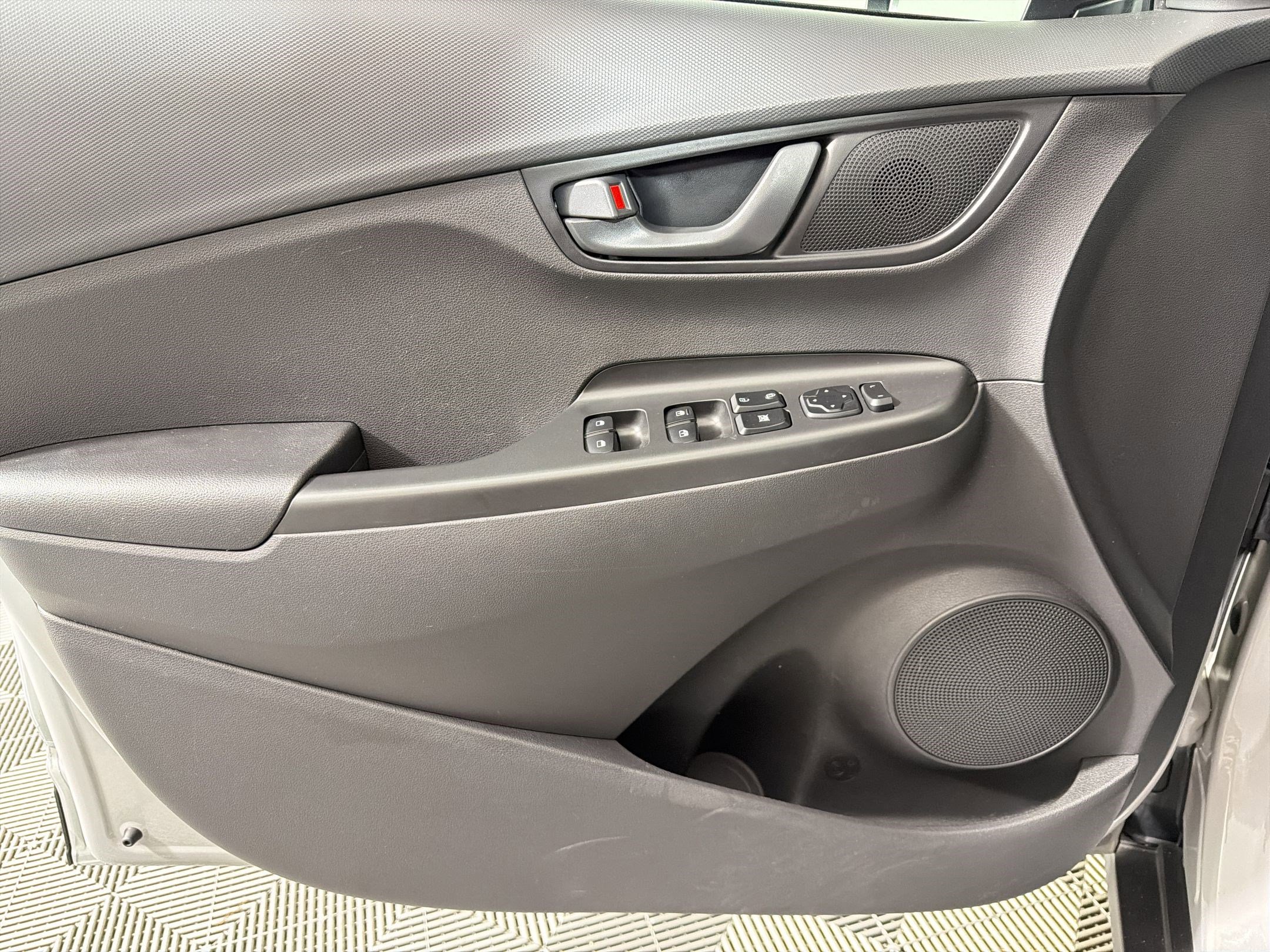 Used 2023 Hyundai Kona SEL w/ Cargo Package image 9