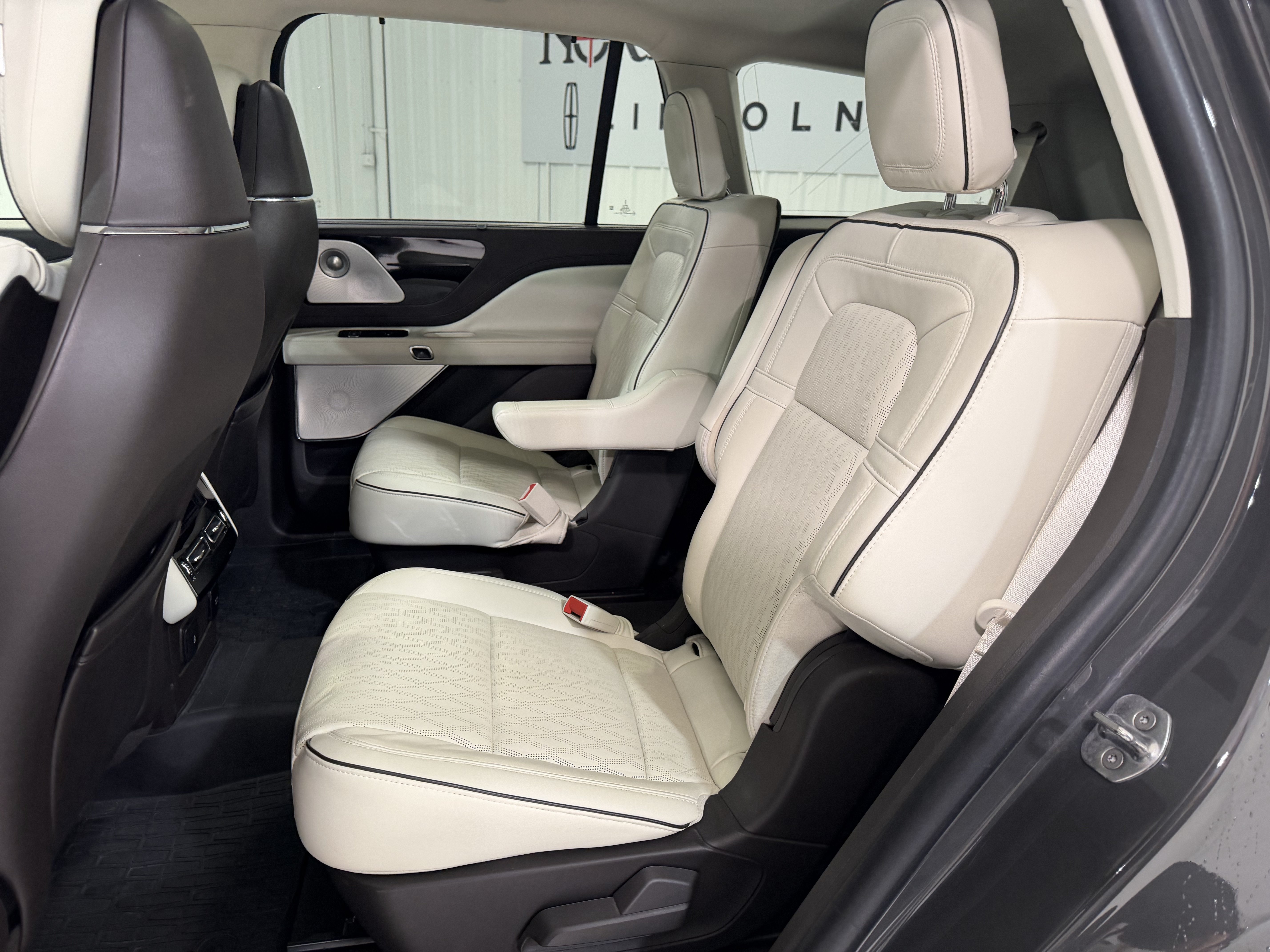 Used 2022 Lincoln Aviator Black Label AWD/4WD image 10