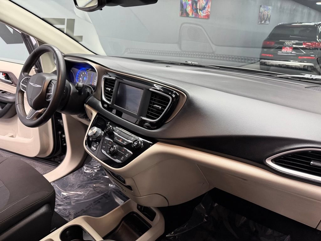 Used 2023 Chrysler Voyager LX FWD image 47