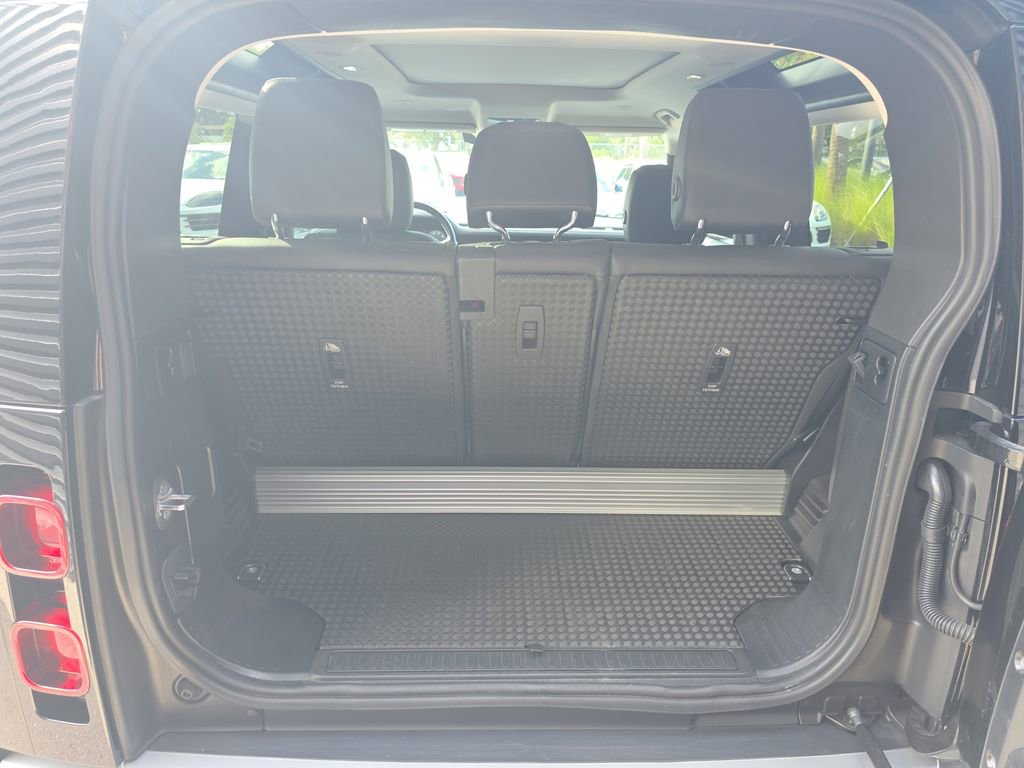 Used 2024 Land Rover Defender 90 S image 16