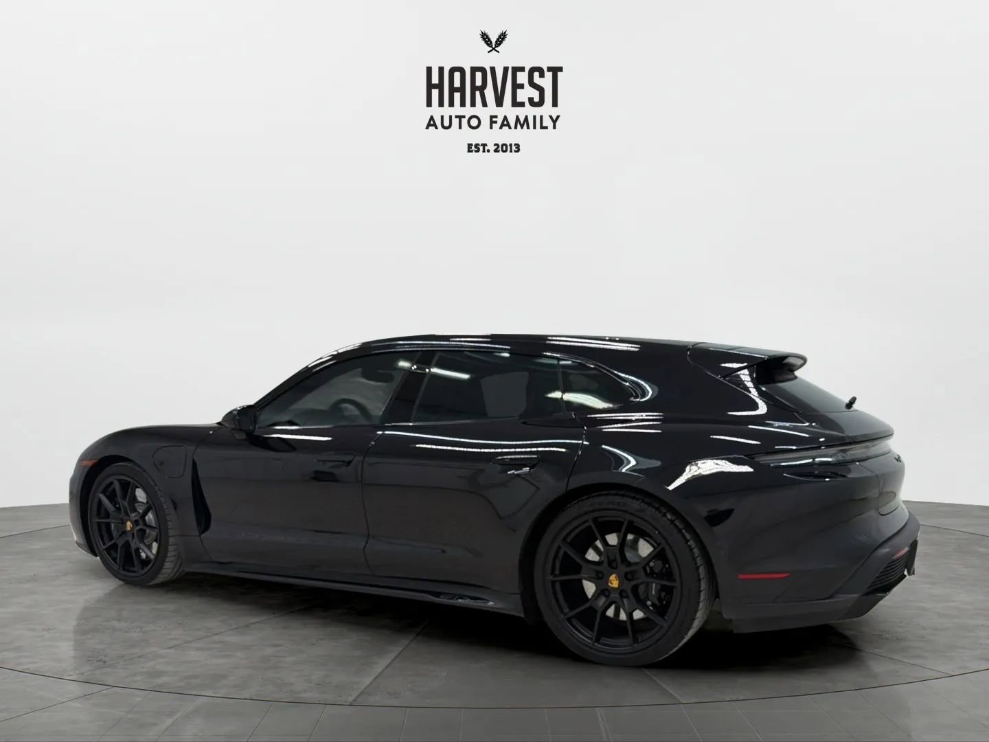 Used 2023 Porsche Taycan GTS image 3