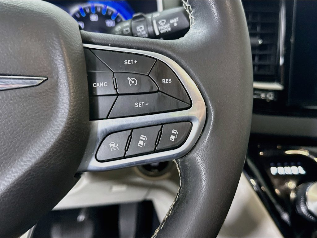 Used 2024 Chrysler Pacifica Touring-L FWD image 21