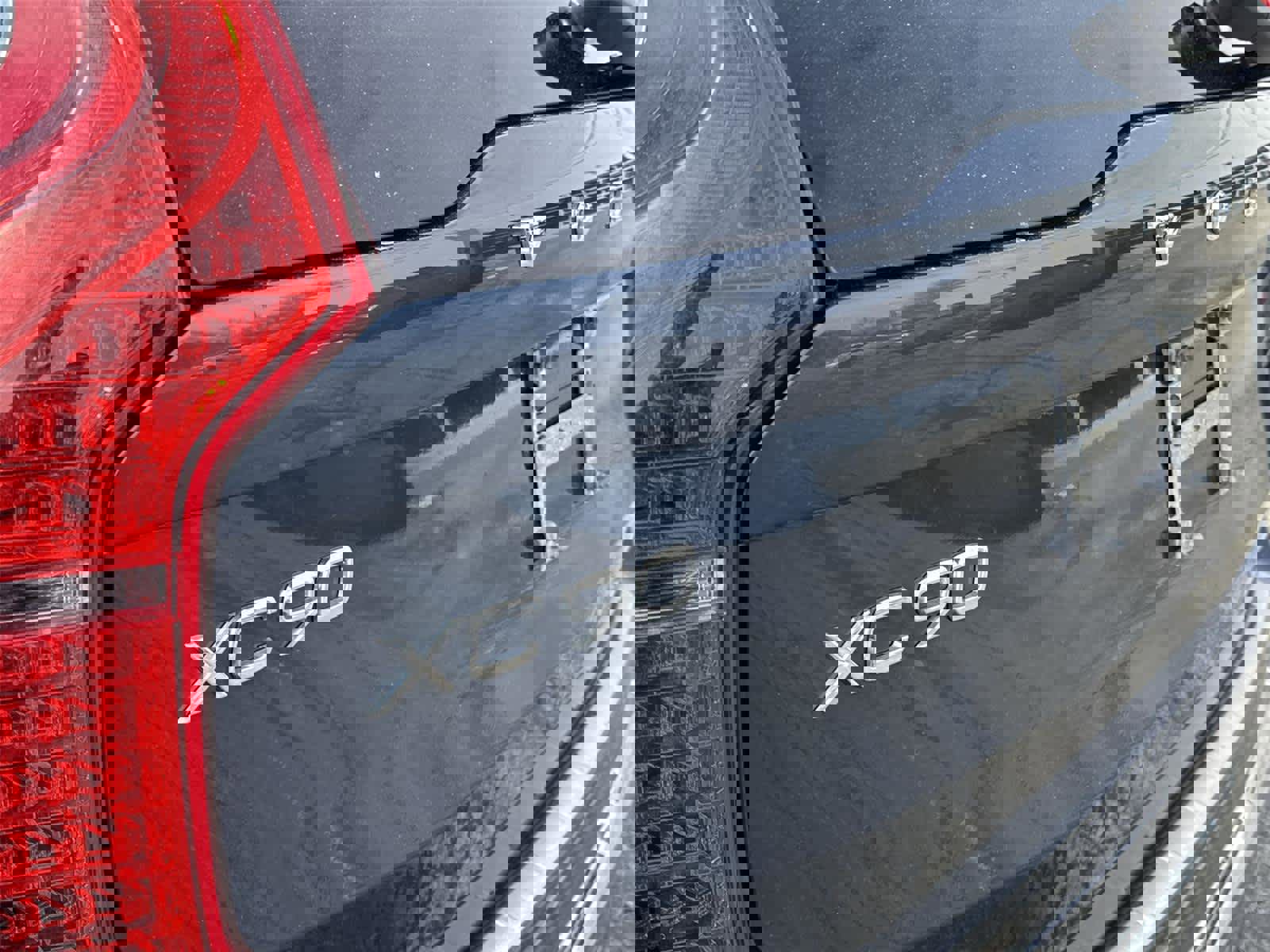 Used 2023 Volvo XC90 B6 Plus w/ Protection Package image 11