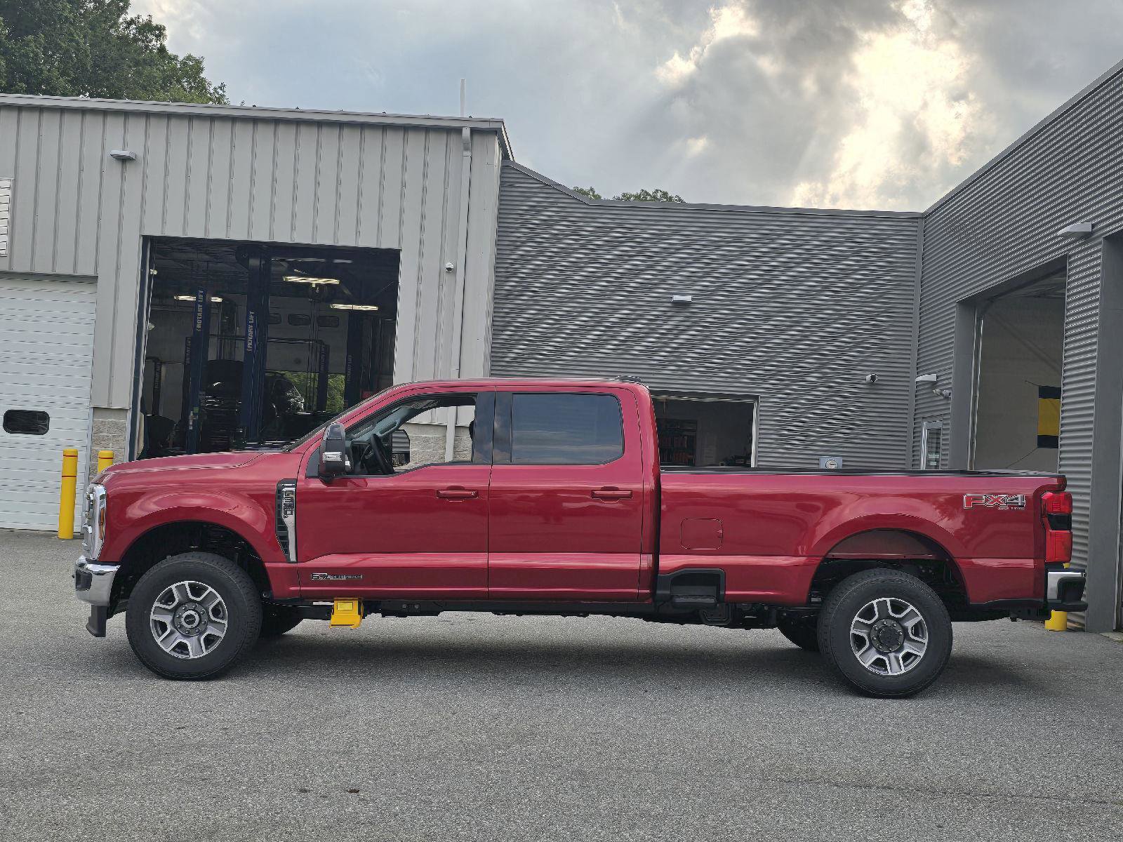 New 2026 Ford F350 Lariat w/ FX4 Off-Road Package image 7