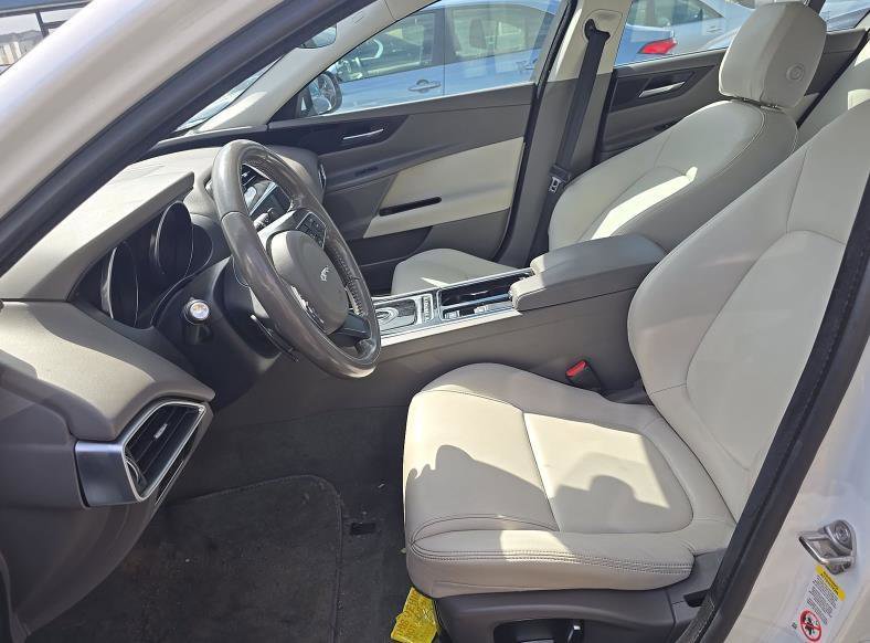 Used 2019 Jaguar XE RWD image 8