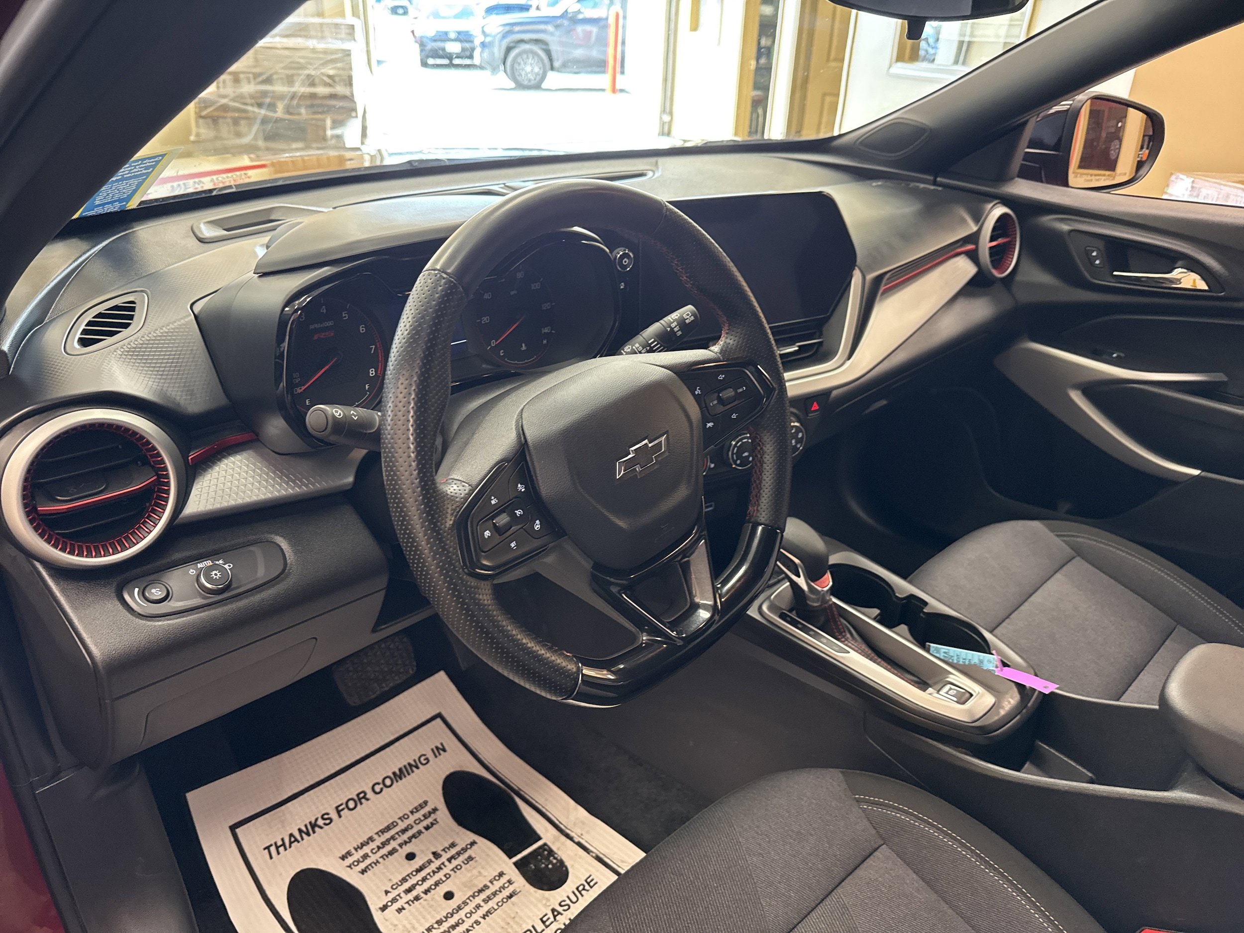 Used 2024 Chevrolet Trax RS FWD image 28