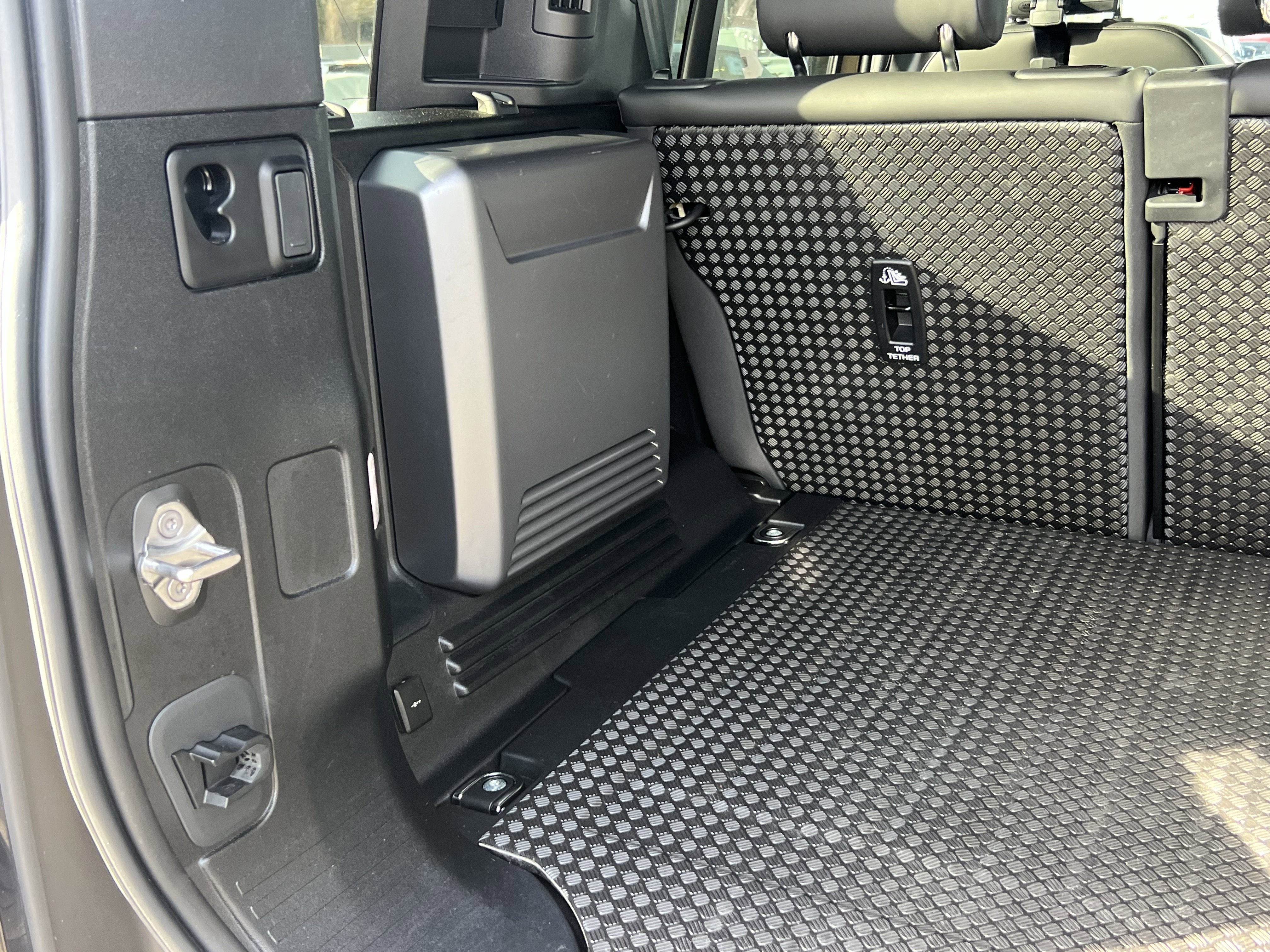 Certified 2024 Land Rover Defender 110 X-Dynamic SE image 34