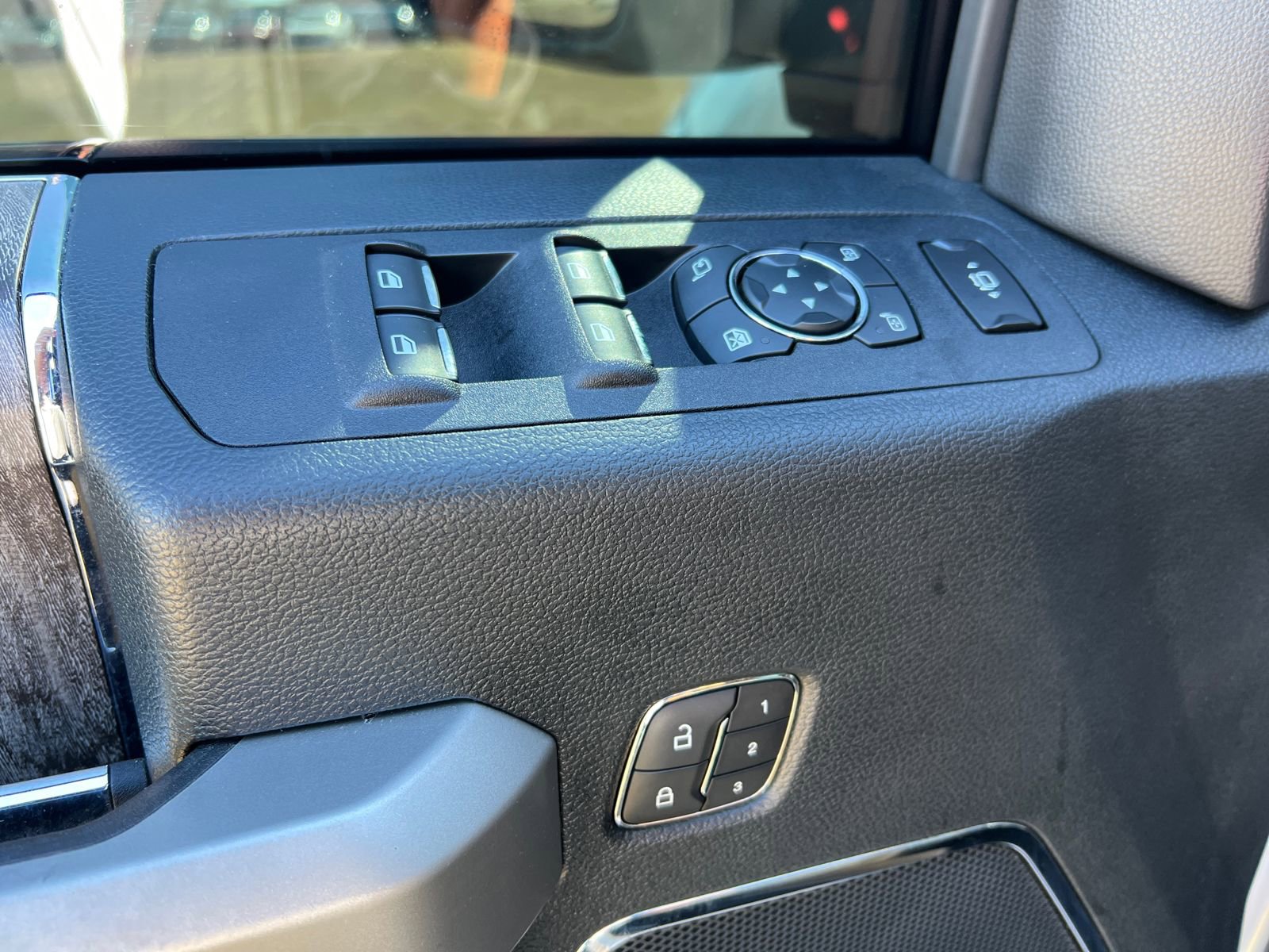Used 2019 Ford F350 Lariat w/ Lariat Ultimate Package image 12