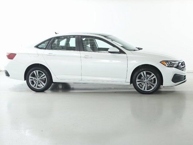 Used 2024 Volkswagen Jetta SE w/ Panoramic Sunroof Package FWD image 11