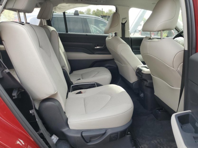 Used 2025 Toyota Grand Highlander AWD image 9